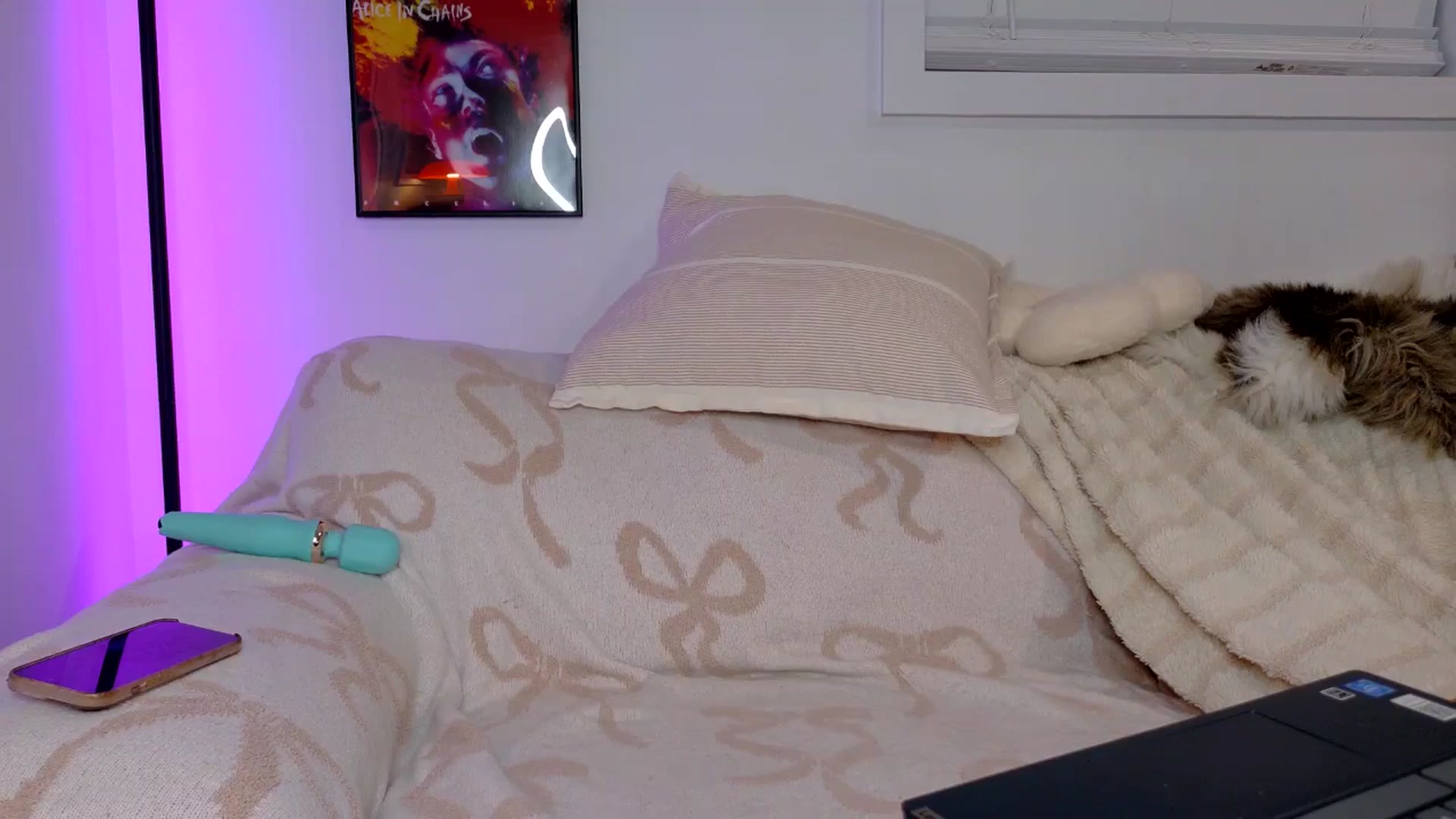 Gallery image thumbnail from FourEyesx's myfreecams stream on, 03/11/2026, 01:41 image 4 of 20