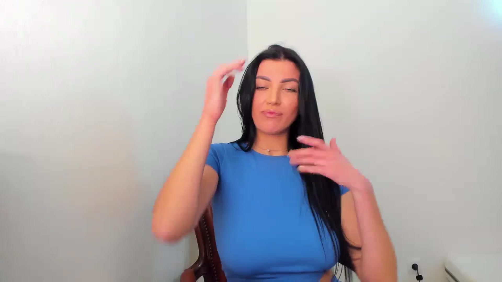 Gallery image thumbnail from FoxElla19's myfreecams stream on, 11/27/2023, 15:07 image 8 of 20