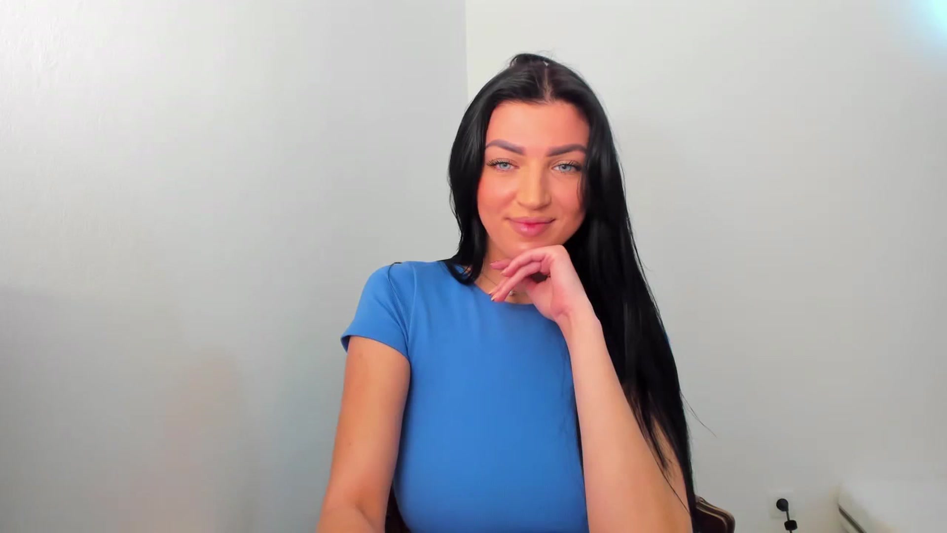 Gallery image thumbnail from FoxElla19's myfreecams stream on, 11/27/2023, 15:07 image 7 of 20