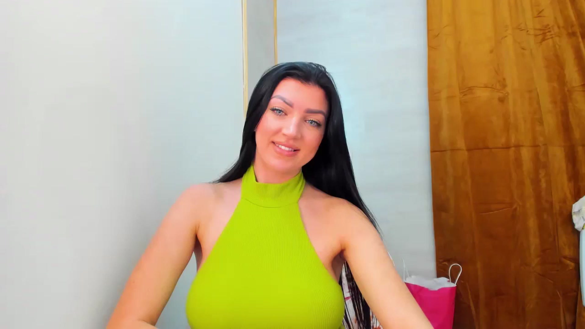 Gallery image thumbnail from FoxElla19's myfreecams stream on, 12/14/2023, 21:25 image 16 of 20