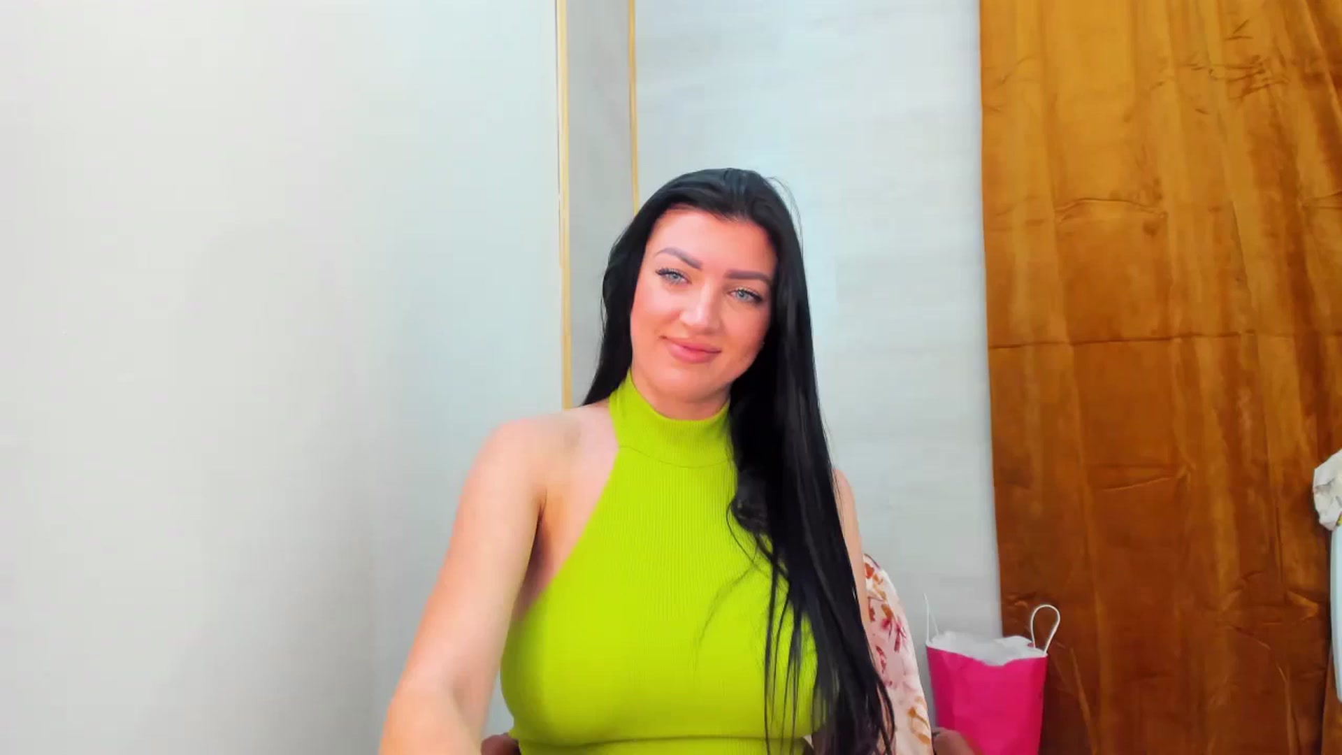 Gallery image thumbnail from FoxElla19's myfreecams stream on, 12/14/2023, 21:25 image 15 of 20