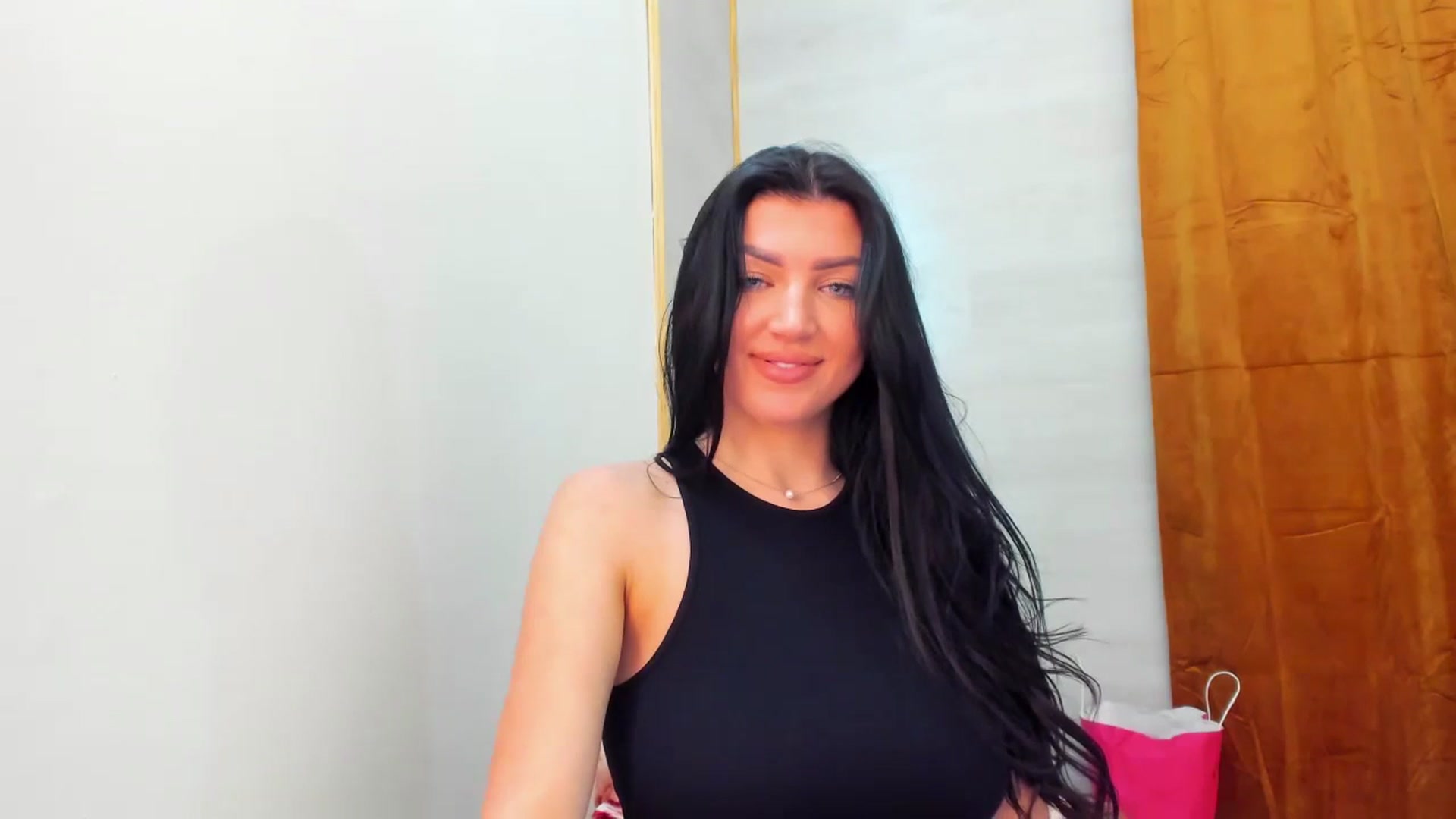 Gallery image thumbnail from FoxElla19's myfreecams stream on, 12/15/2023, 23:00 image 13 of 20