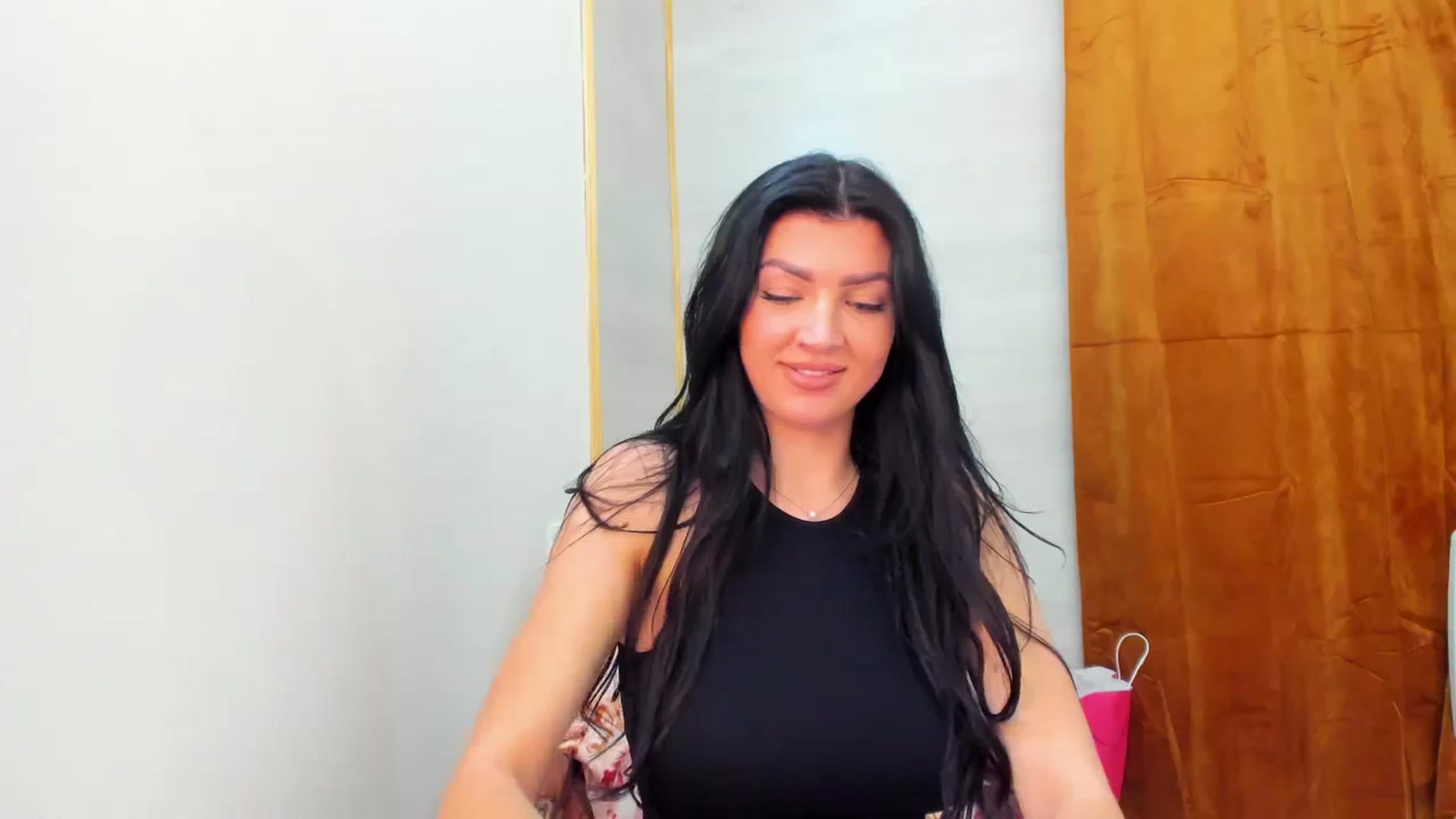 Gallery image thumbnail from FoxElla19's myfreecams stream on, 12/15/2023, 23:00 image 19 of 20