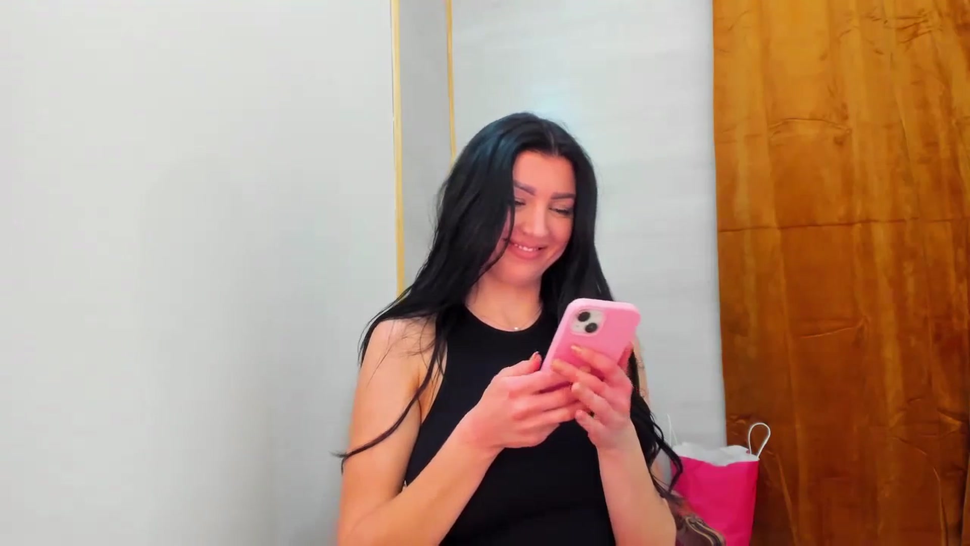 Gallery image thumbnail from FoxElla19's myfreecams stream on, 12/15/2023, 23:00 image 20 of 20