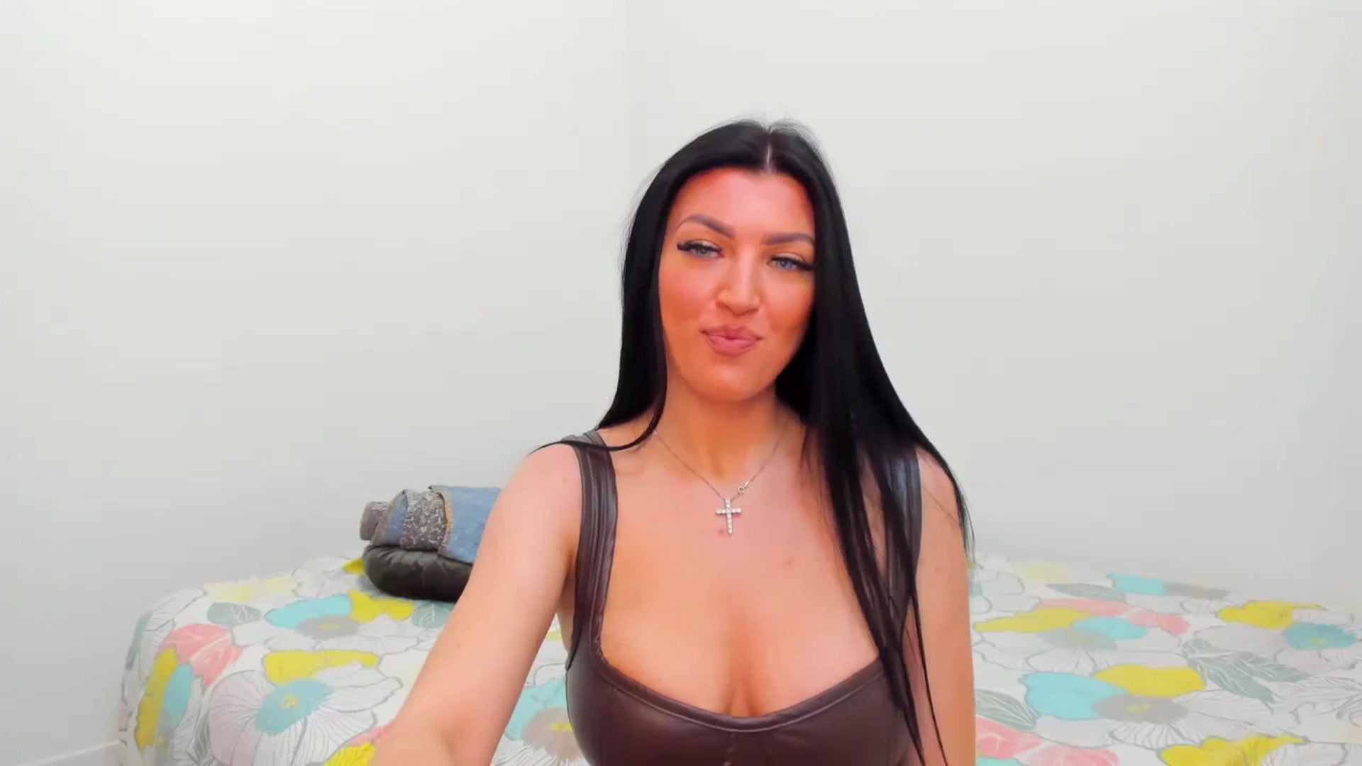 Gallery image thumbnail from FoxElla19's myfreecams stream on, 05/15/2024, 12:44 image 11 of 20