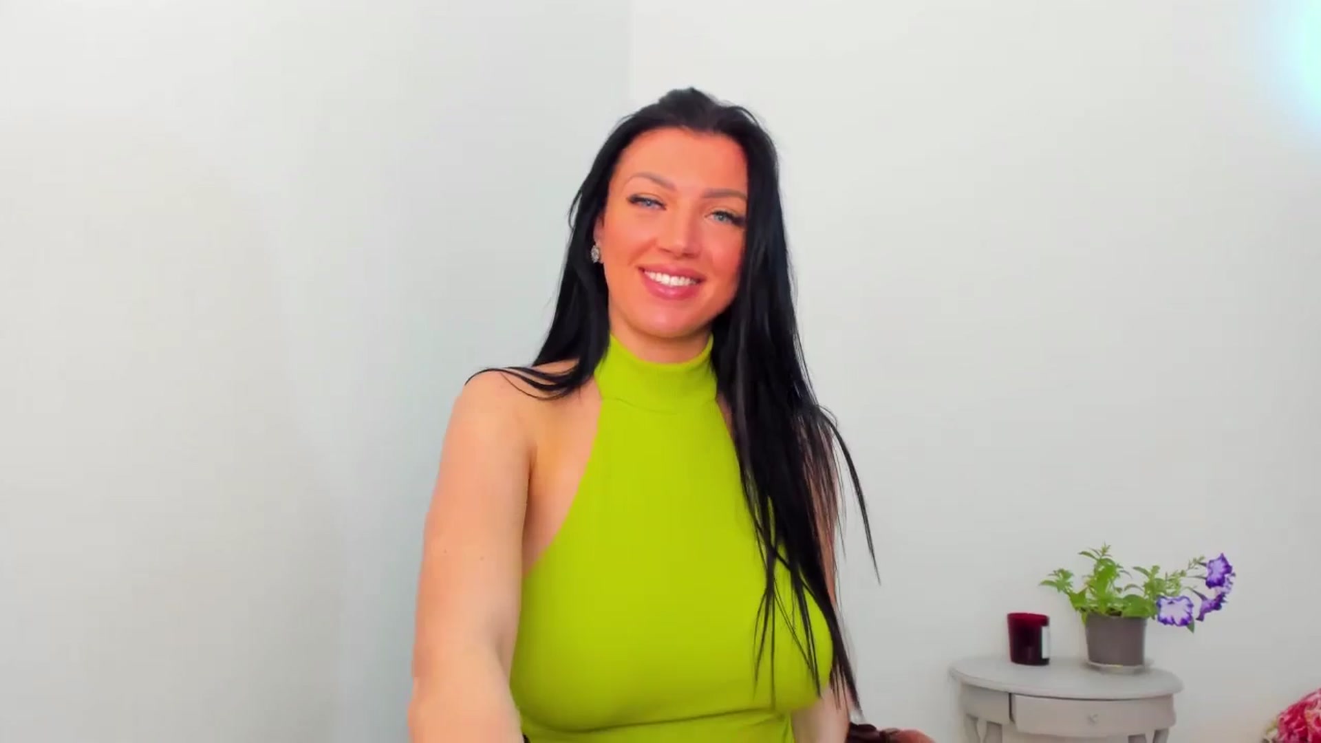 Gallery image thumbnail from FoxElla19's myfreecams stream on, 05/27/2024, 15:53 image 19 of 20