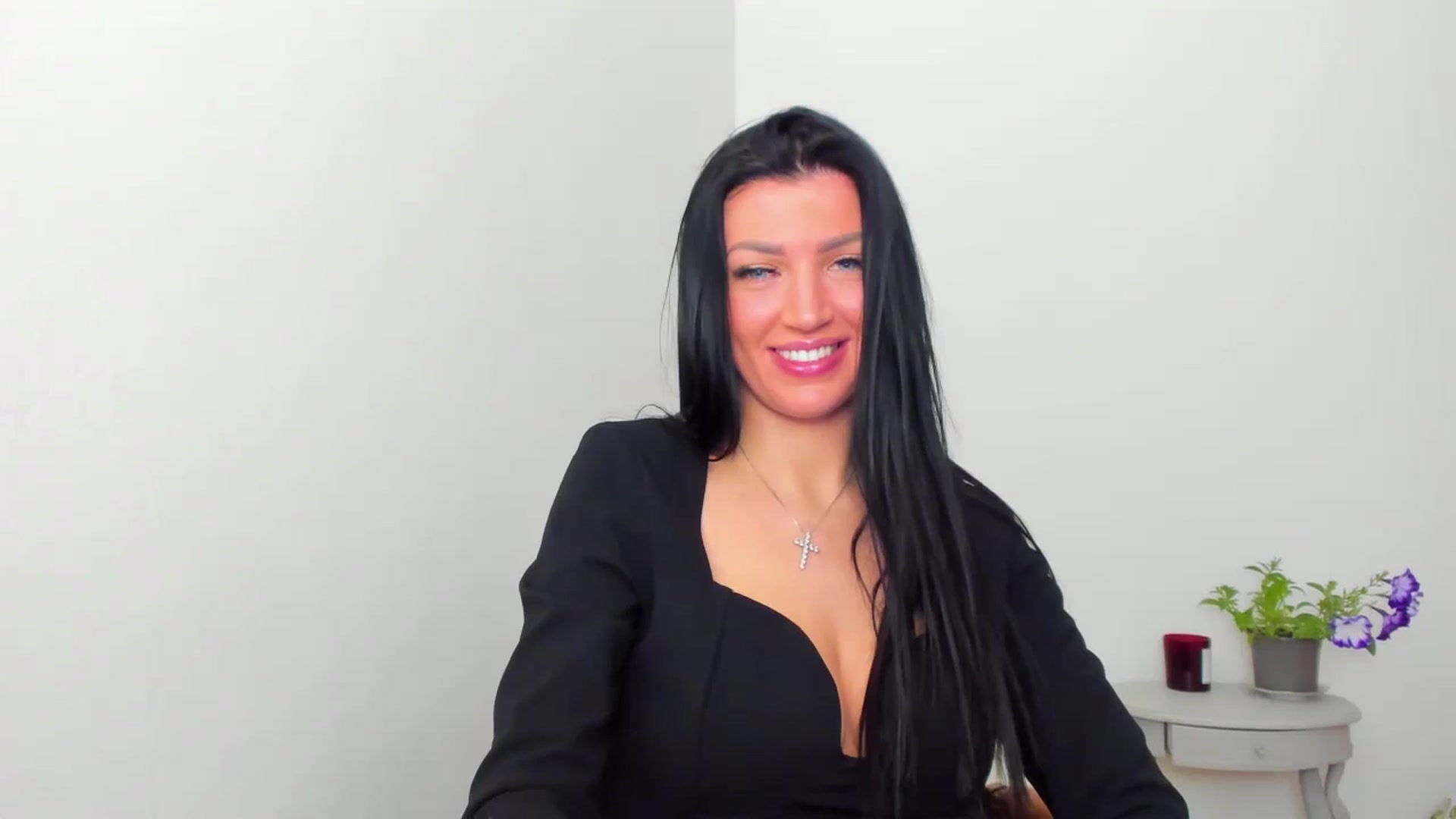 Gallery image thumbnail from FoxElla19's myfreecams stream on, 05/27/2024, 18:38 image 12 of 20