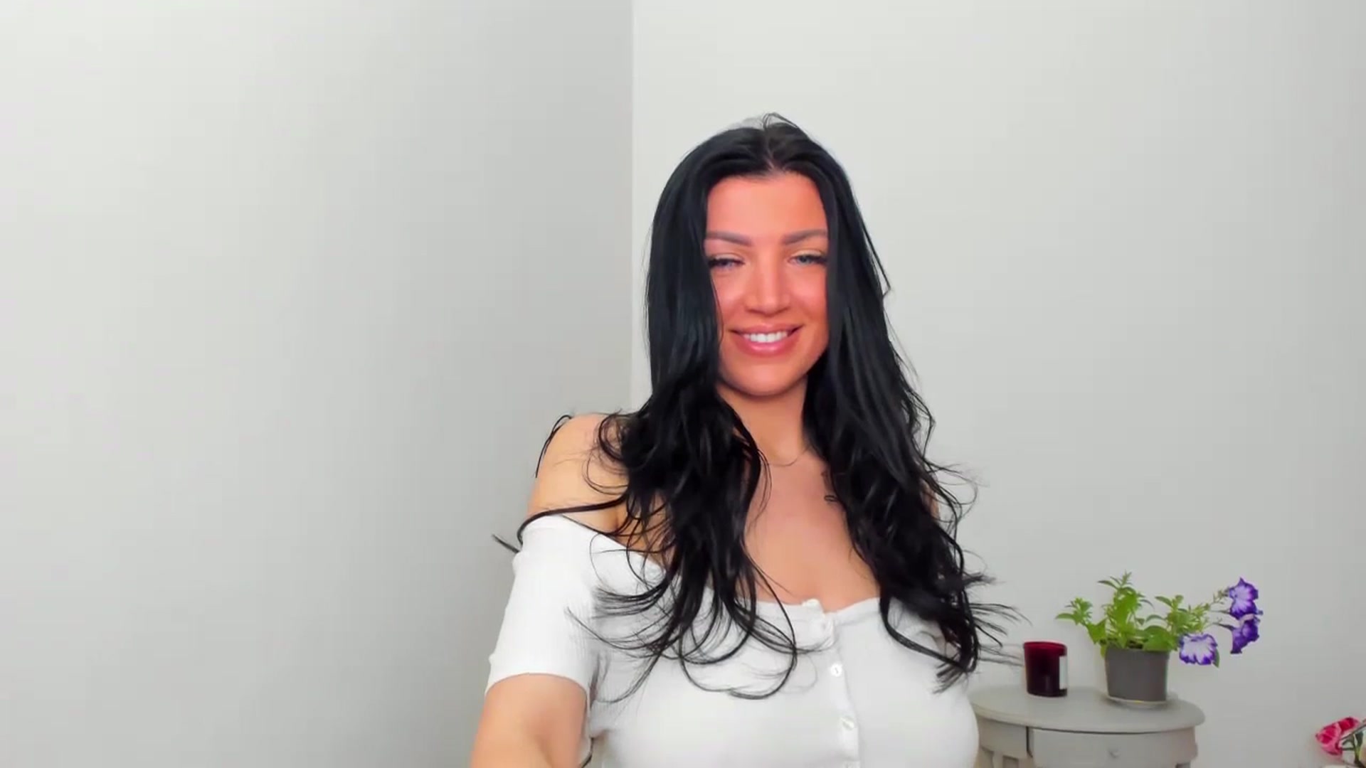 Gallery image thumbnail from FoxElla19's myfreecams stream on, 05/28/2024, 21:38 image 7 of 20