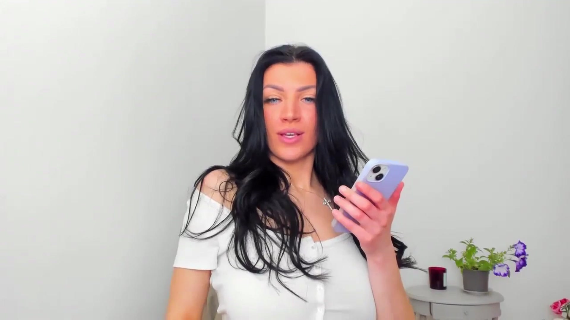 Gallery image thumbnail from FoxElla19's myfreecams stream on, 05/28/2024, 21:38 image 20 of 20