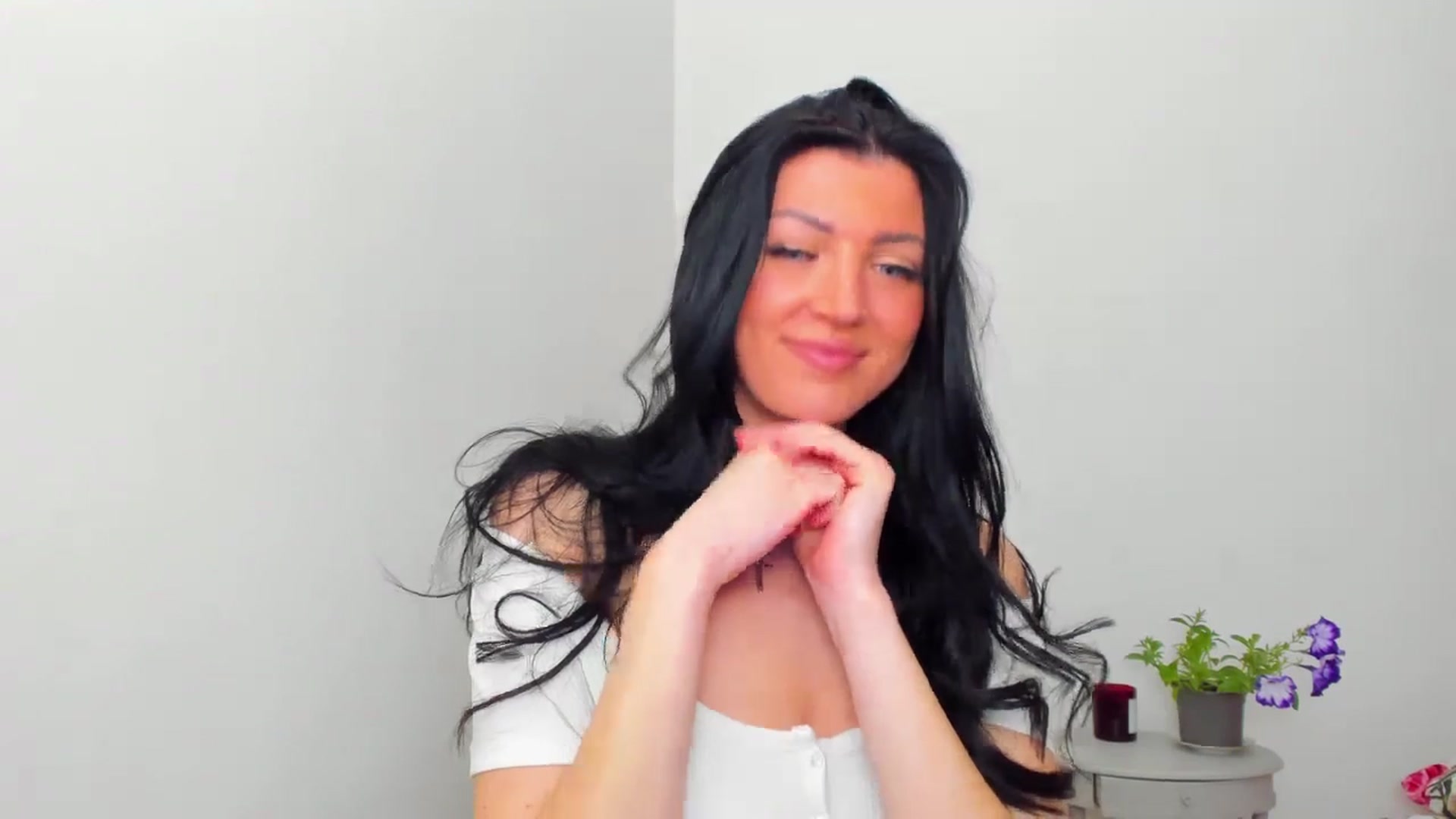 Gallery image thumbnail from FoxElla19's myfreecams stream on, 05/28/2024, 21:38 image 15 of 20