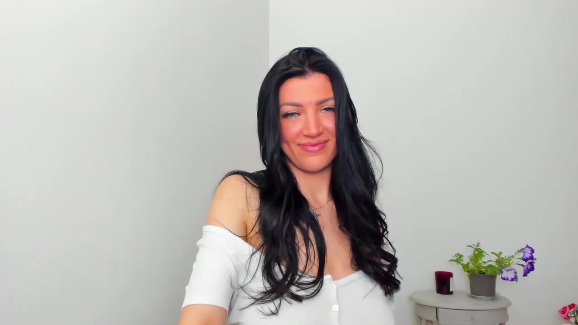 Gallery image thumbnail from FoxElla19's myfreecams stream on, 05/28/2024, 21:38 image 17 of 20