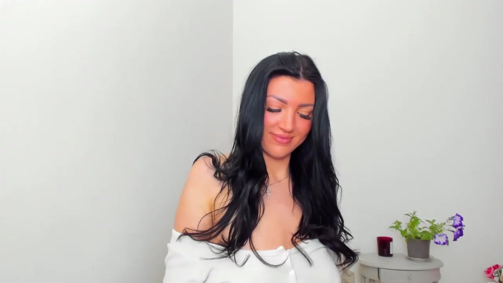 Gallery image thumbnail from FoxElla19's myfreecams stream on, 05/28/2024, 21:38 image 11 of 20