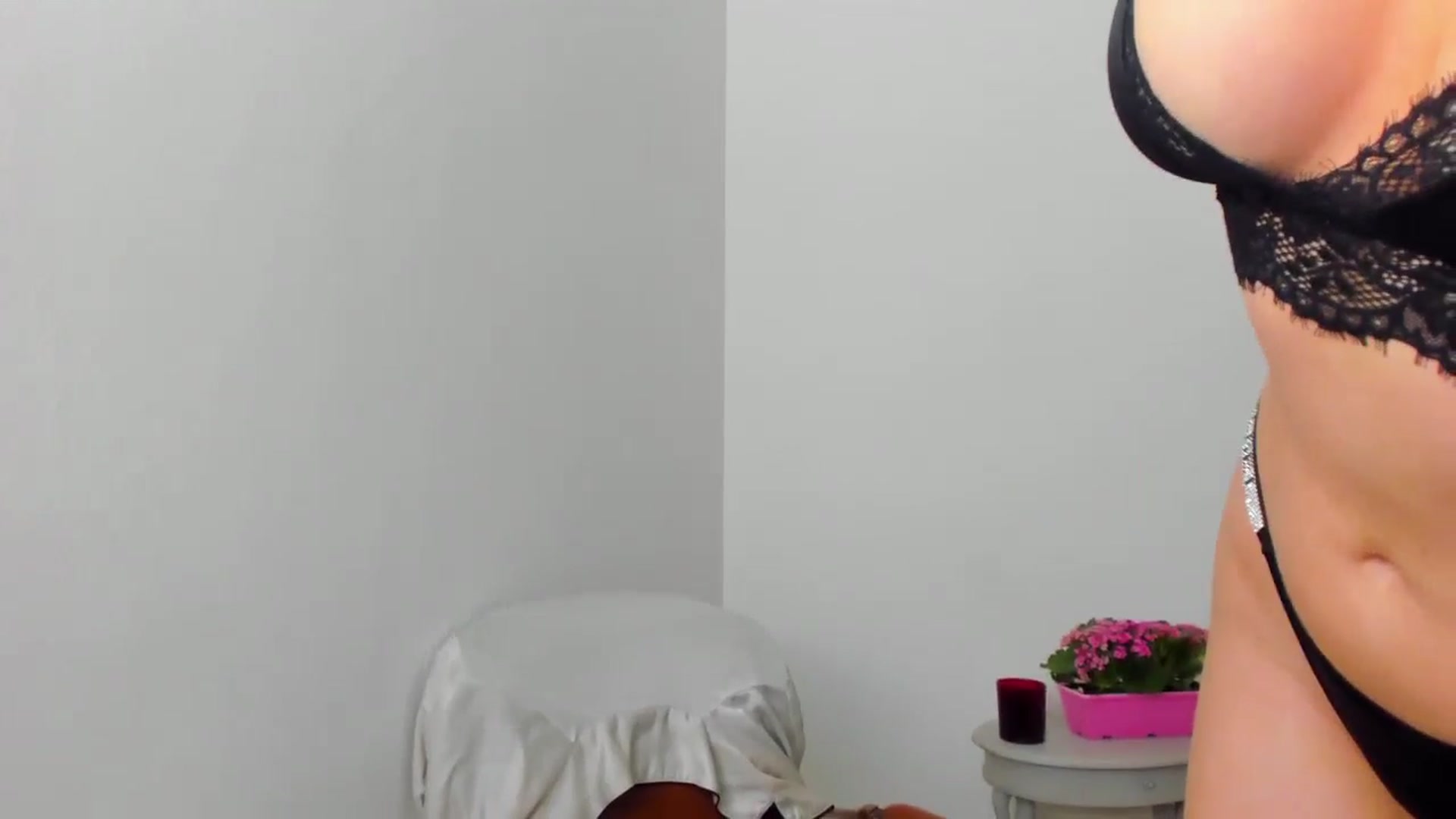 Gallery image thumbnail from FoxElla19's myfreecams stream on, 06/11/2024, 18:17 image 15 of 20