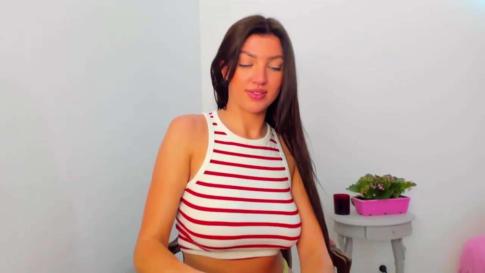 Gallery image thumbnail from FoxElla19's myfreecams stream on, 06/29/2024, 21:15 image 17 of 20