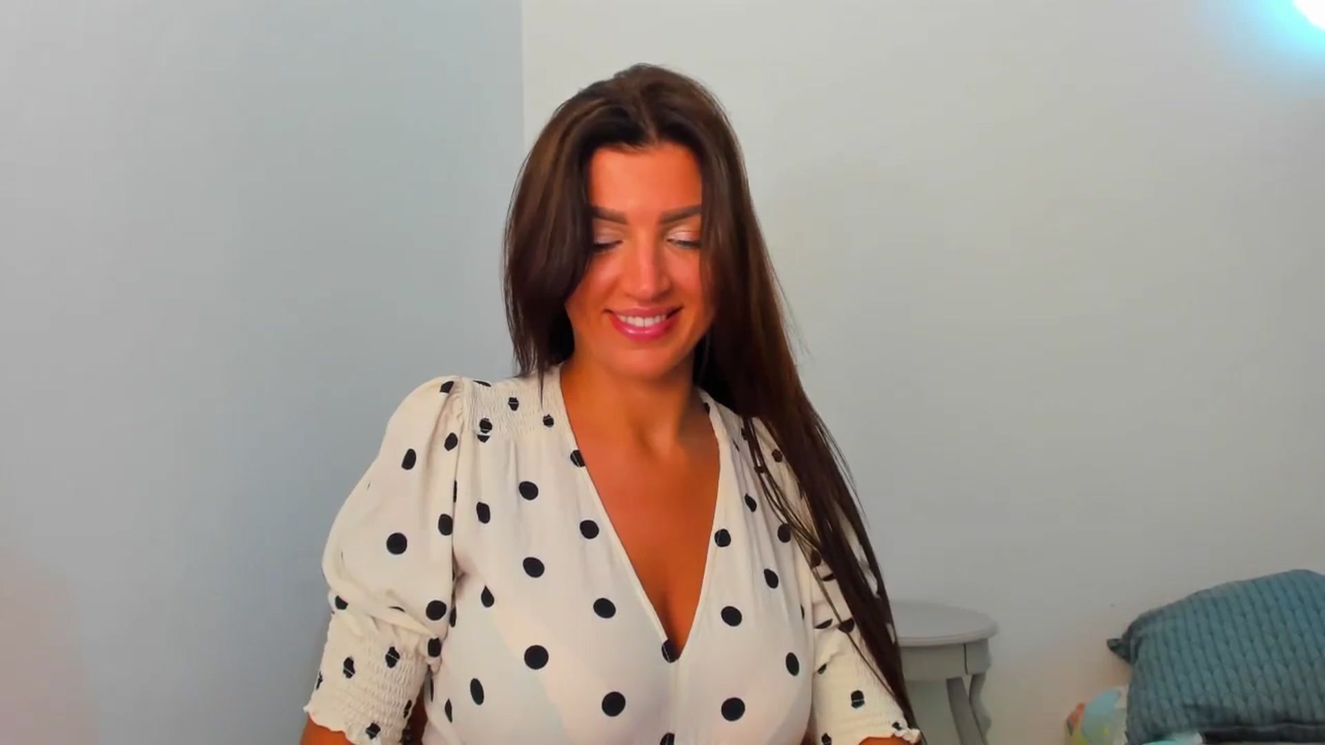 Gallery image thumbnail from FoxElla19's myfreecams stream on, 07/30/2024, 20:06 image 5 of 20
