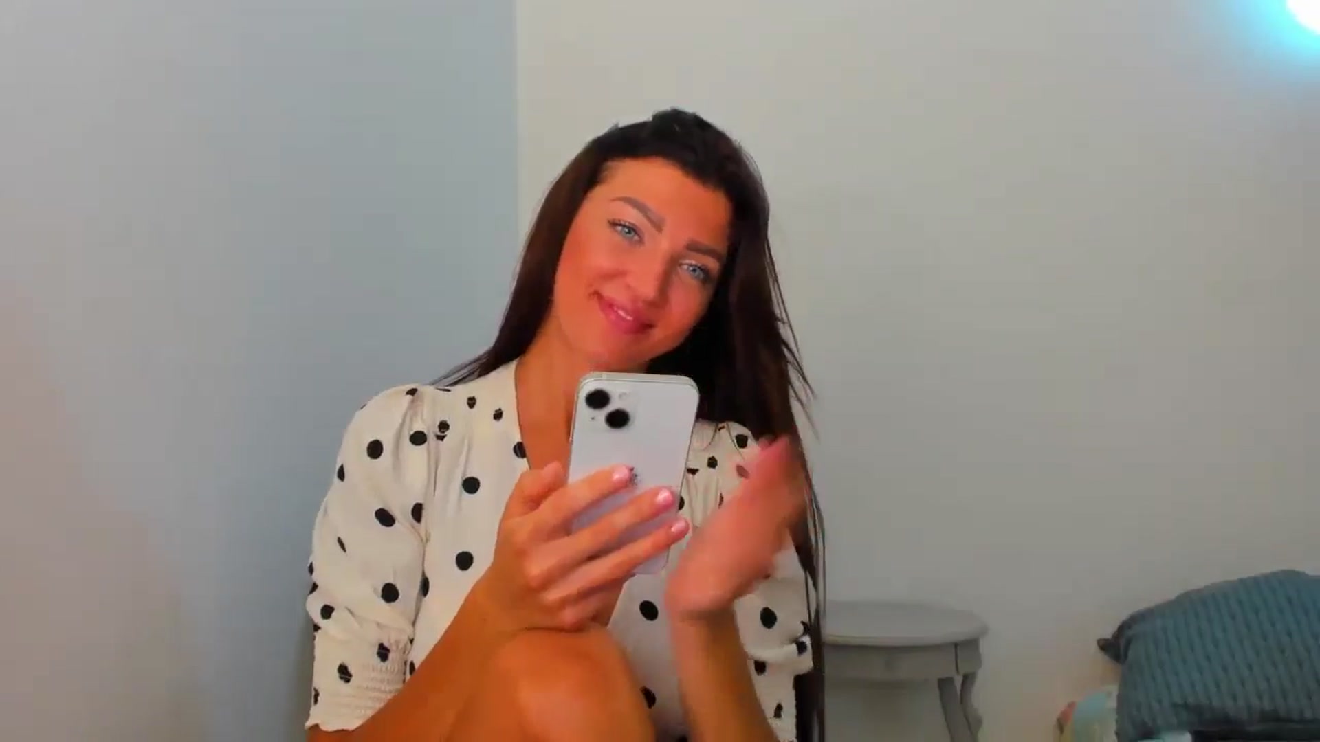 Gallery image thumbnail from FoxElla19's myfreecams stream on, 07/30/2024, 20:06 image 12 of 20