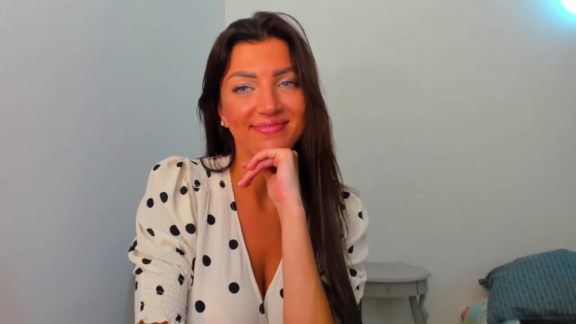 Gallery image thumbnail from FoxElla19's myfreecams stream on, 07/30/2024, 20:06 image 11 of 20