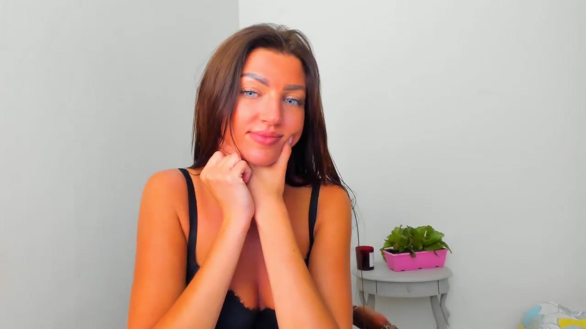 Gallery image thumbnail from FoxElla19's myfreecams stream on, 08/10/2024, 17:13 image 8 of 20