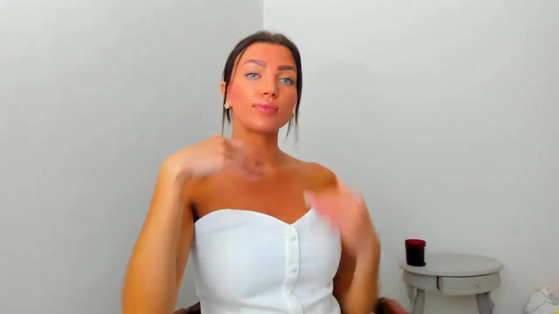 Gallery image thumbnail from FoxElla19's myfreecams stream on, 08/29/2024, 16:13 image 7 of 20