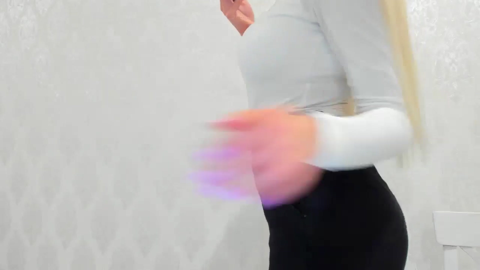 Gallery image thumbnail from FoxElla19's myfreecams stream on, 10/12/2024, 22:00 image 5 of 20