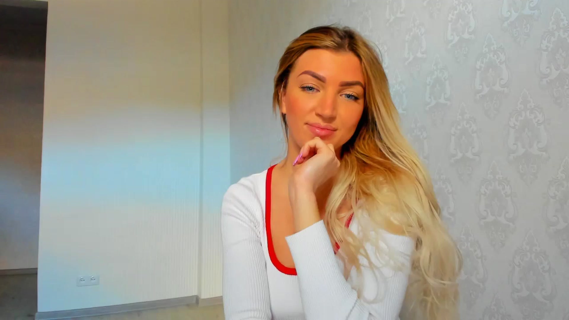 Gallery image thumbnail from FoxElla19's myfreecams stream on, 10/14/2024, 14:26 image 5 of 20