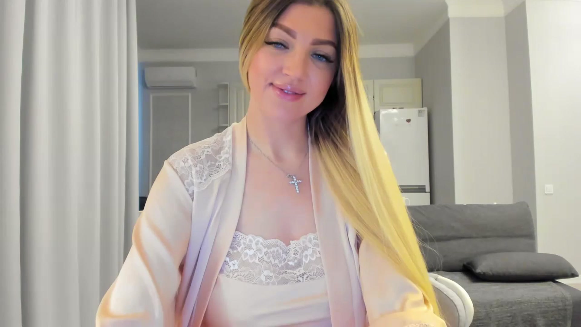 Gallery image thumbnail from FoxElla19's myfreecams stream on, 04/08/2025, 15:54 image 11 of 20