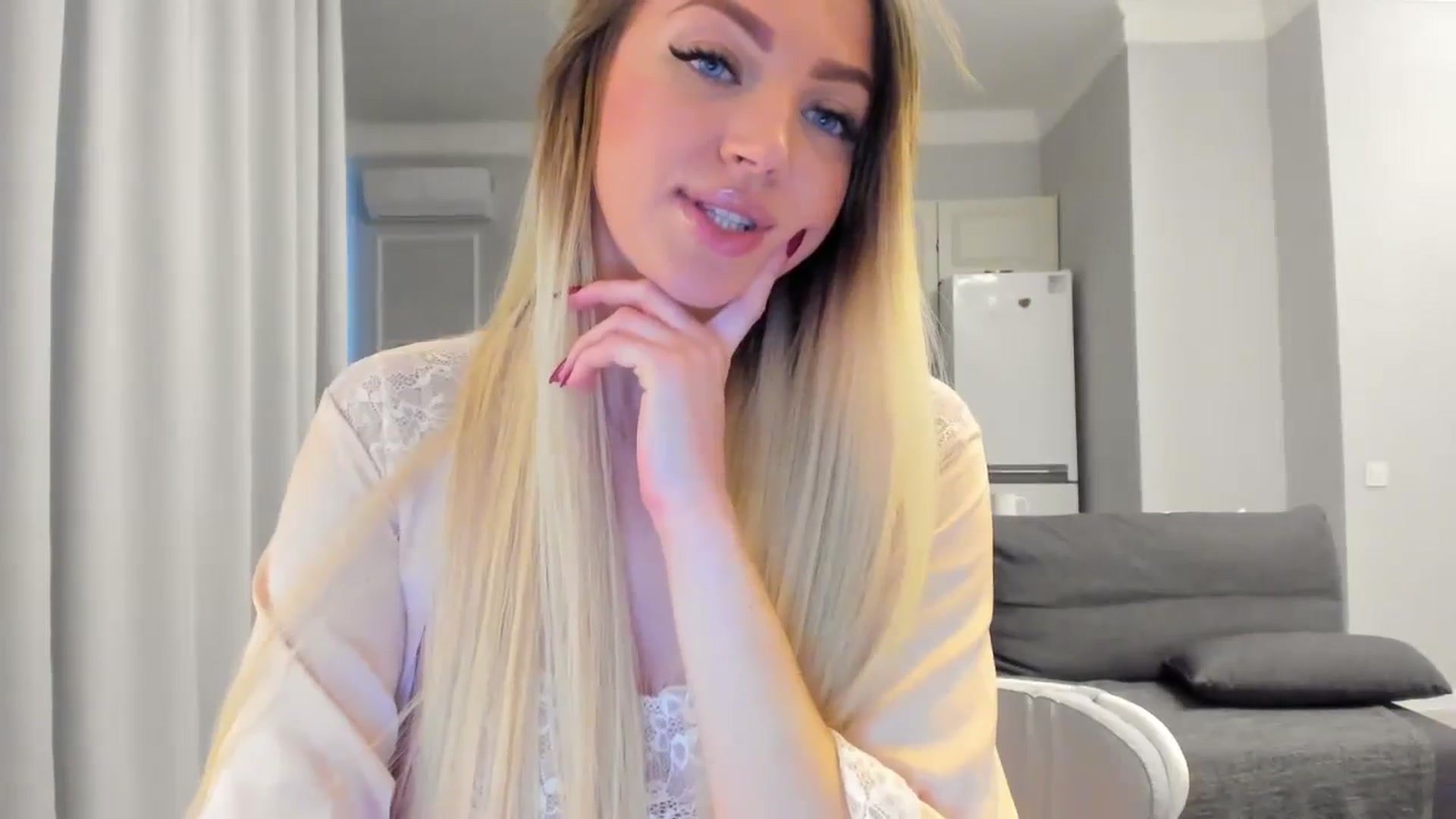 Gallery image thumbnail from FoxElla19's myfreecams stream on, 04/08/2025, 15:54 image 9 of 20