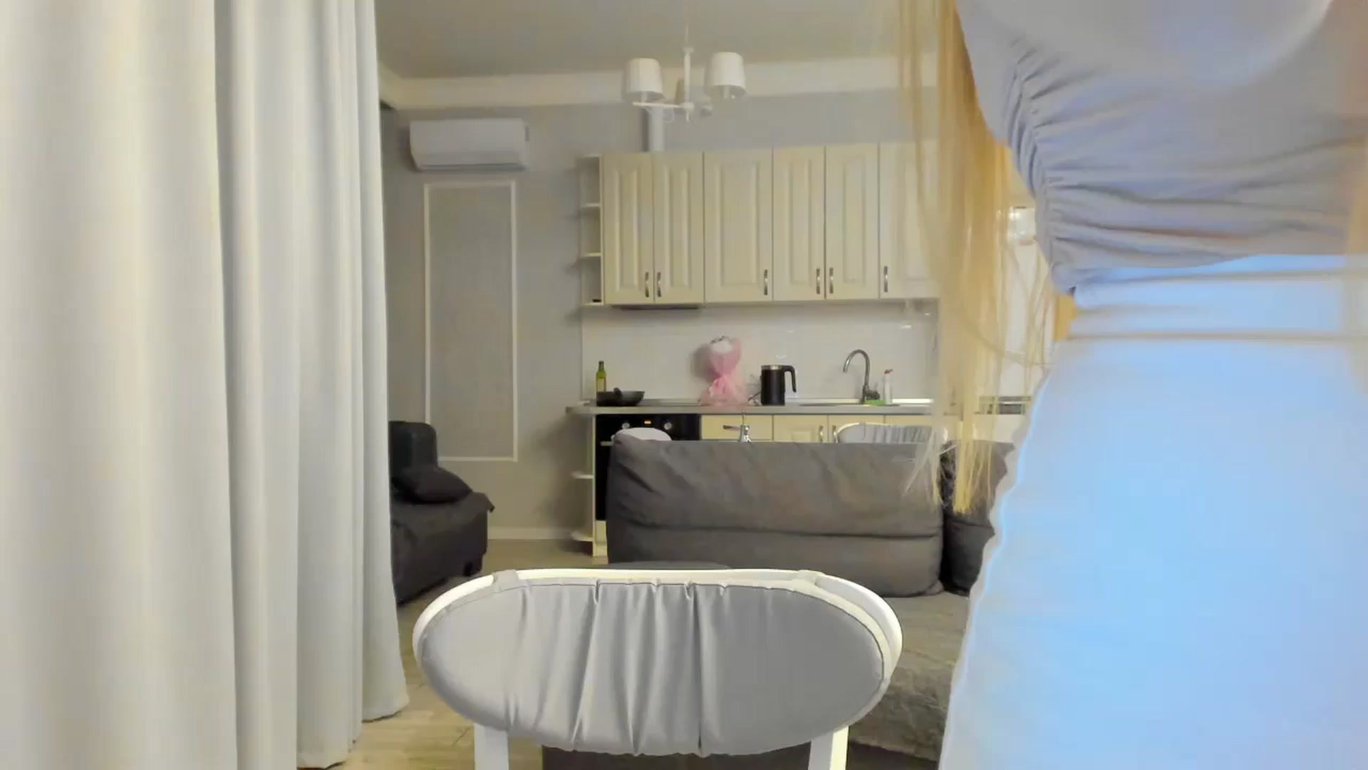 Gallery image thumbnail from FoxElla19's myfreecams stream on, 05/30/2025, 22:11 image 17 of 20