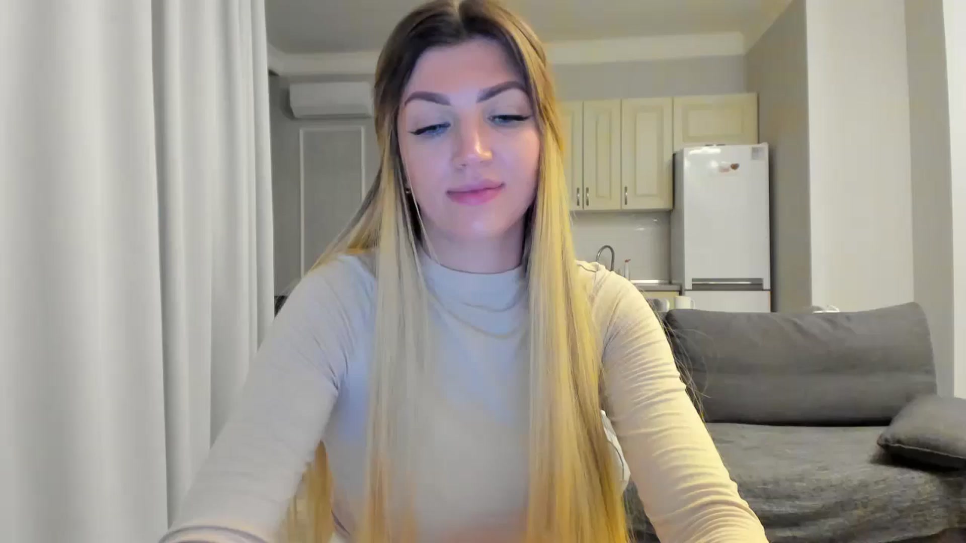 Gallery image thumbnail from FoxElla19's myfreecams stream on, 05/30/2025, 22:11 image 19 of 20