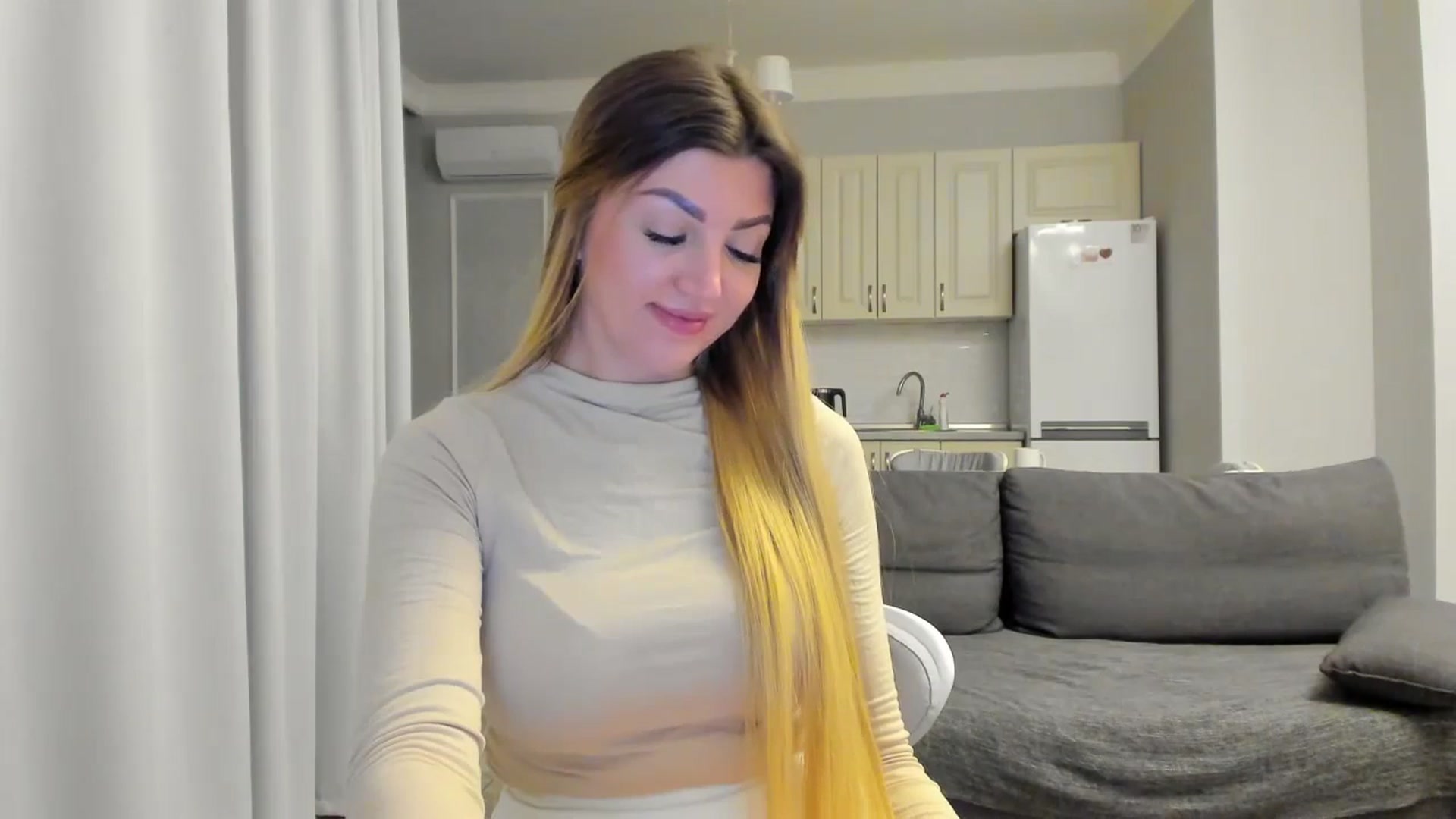 Gallery image thumbnail from FoxElla19's myfreecams stream on, 05/30/2025, 22:11 image 13 of 20