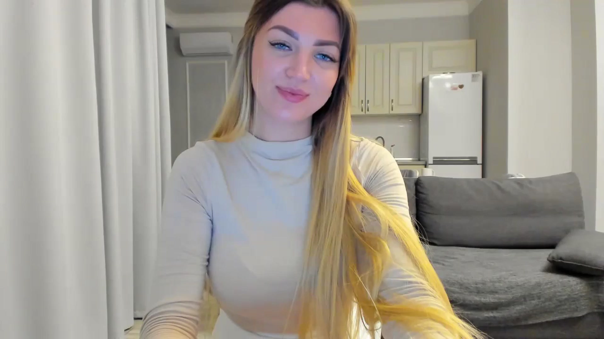 Gallery image thumbnail from FoxElla19's myfreecams stream on, 05/30/2025, 22:11 image 1 of 20