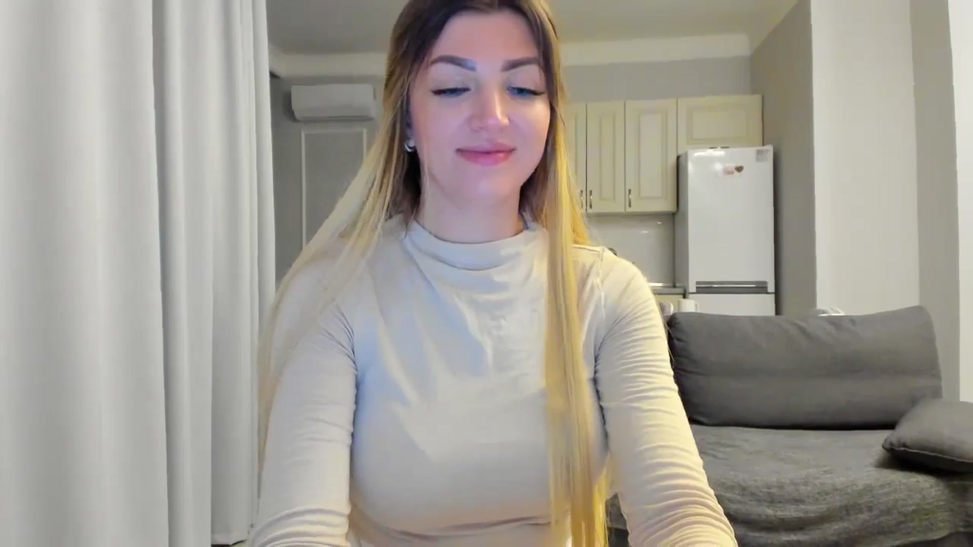 Gallery image thumbnail from FoxElla19's myfreecams stream on, 05/30/2025, 22:11 image 9 of 20