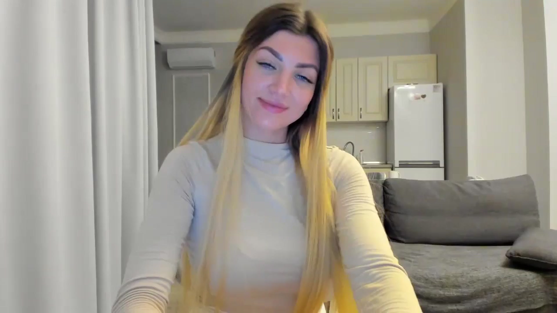 Gallery image thumbnail from FoxElla19's myfreecams stream on, 05/30/2025, 22:11 image 18 of 20