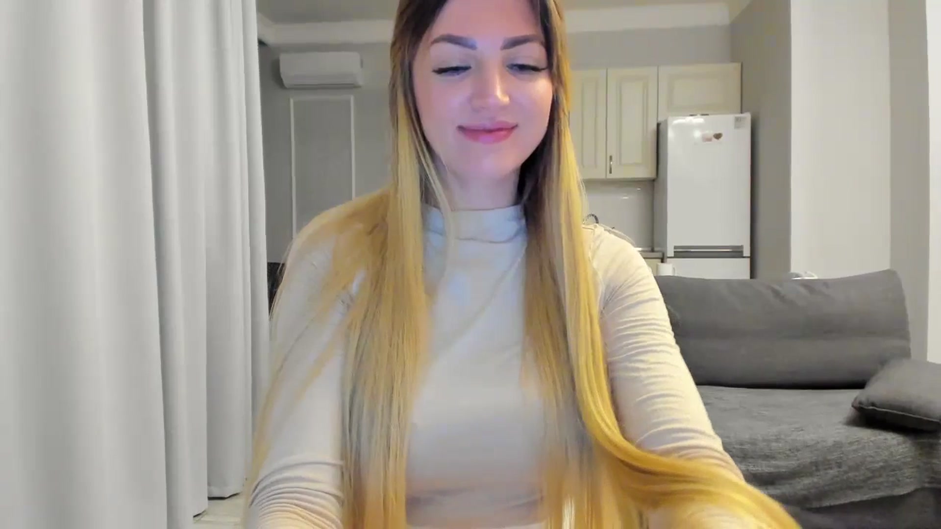 Gallery image thumbnail from FoxElla19's myfreecams stream on, 05/30/2025, 22:11 image 5 of 20
