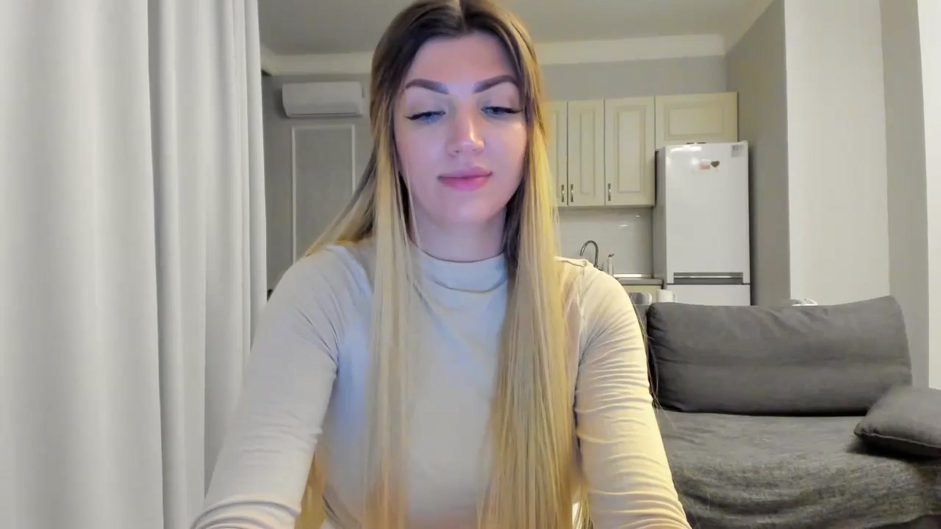 Gallery image thumbnail from FoxElla19's myfreecams stream on, 05/30/2025, 22:11 image 20 of 20