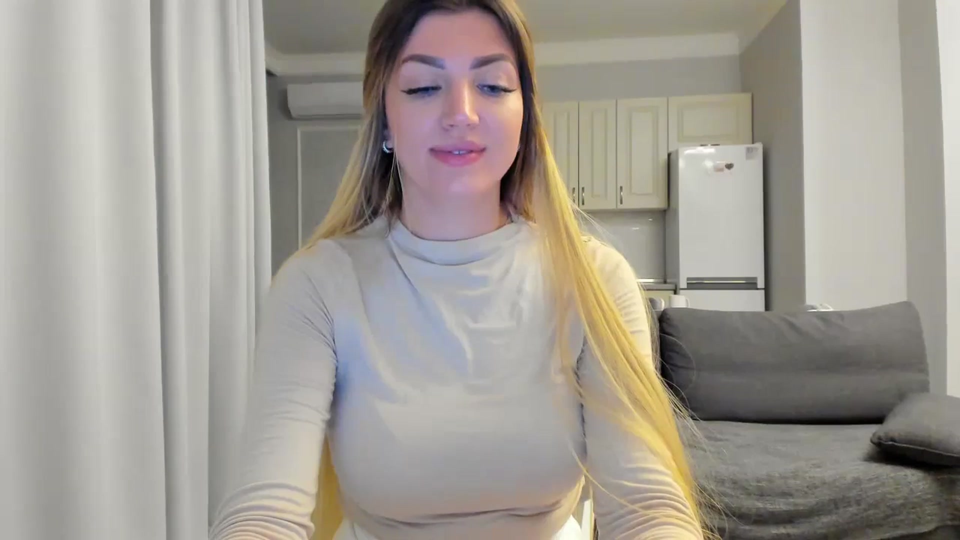 Gallery image thumbnail from FoxElla19's myfreecams stream on, 05/30/2025, 22:11 image 8 of 20