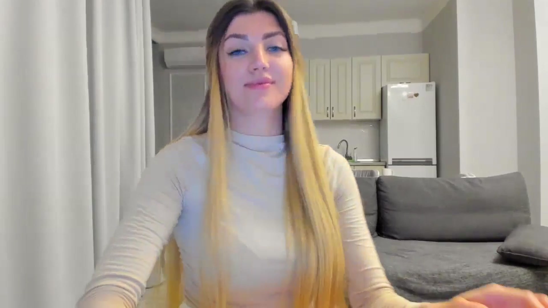 Gallery image thumbnail from FoxElla19's myfreecams stream on, 05/30/2025, 22:11 image 16 of 20