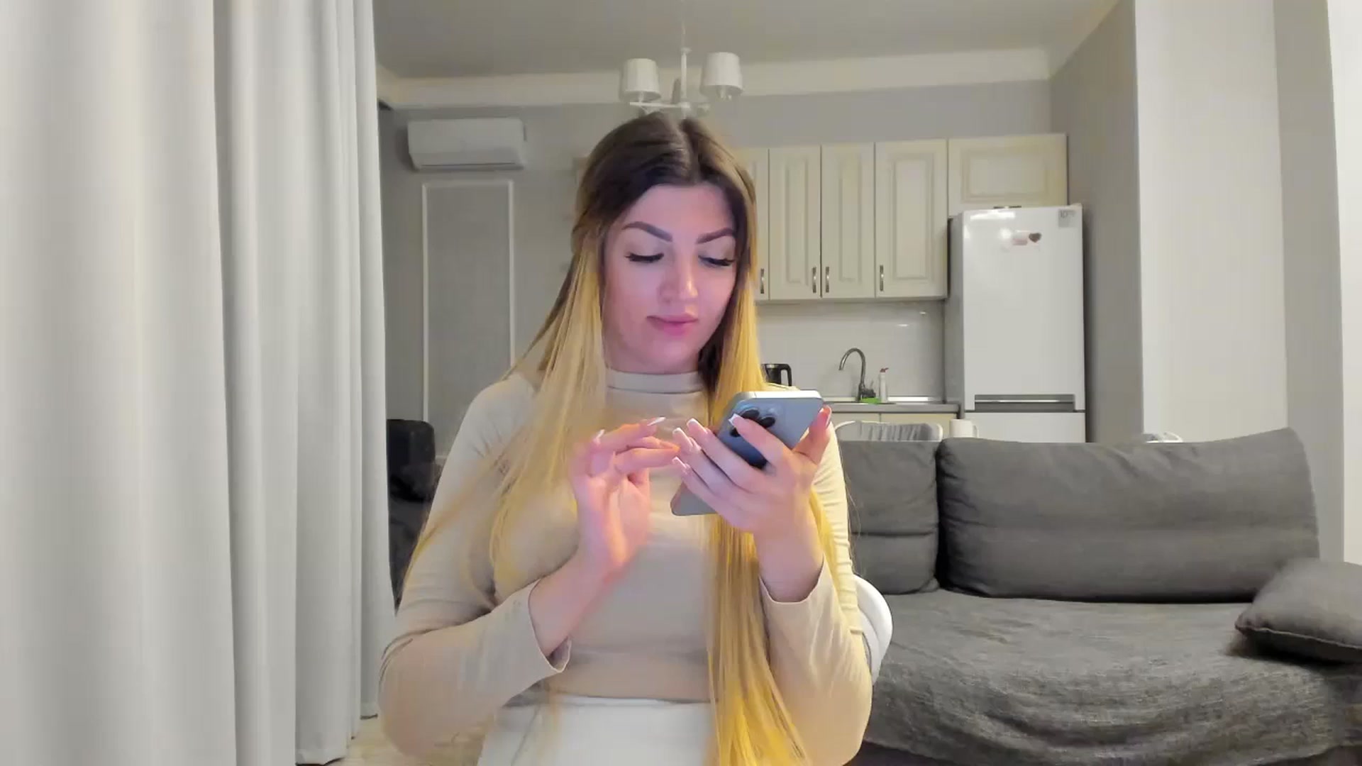 Gallery image thumbnail from FoxElla19's myfreecams stream on, 05/30/2025, 22:11 image 15 of 20