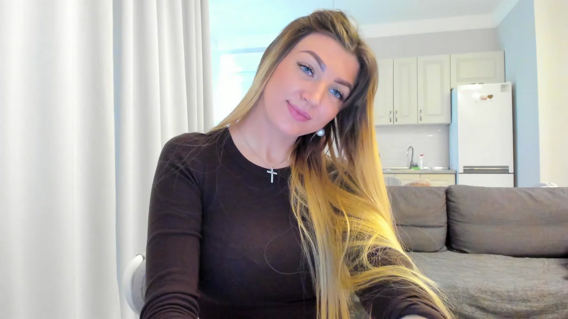 Gallery image thumbnail from FoxElla19's myfreecams stream on, 05/31/2025, 13:00 image 17 of 20
