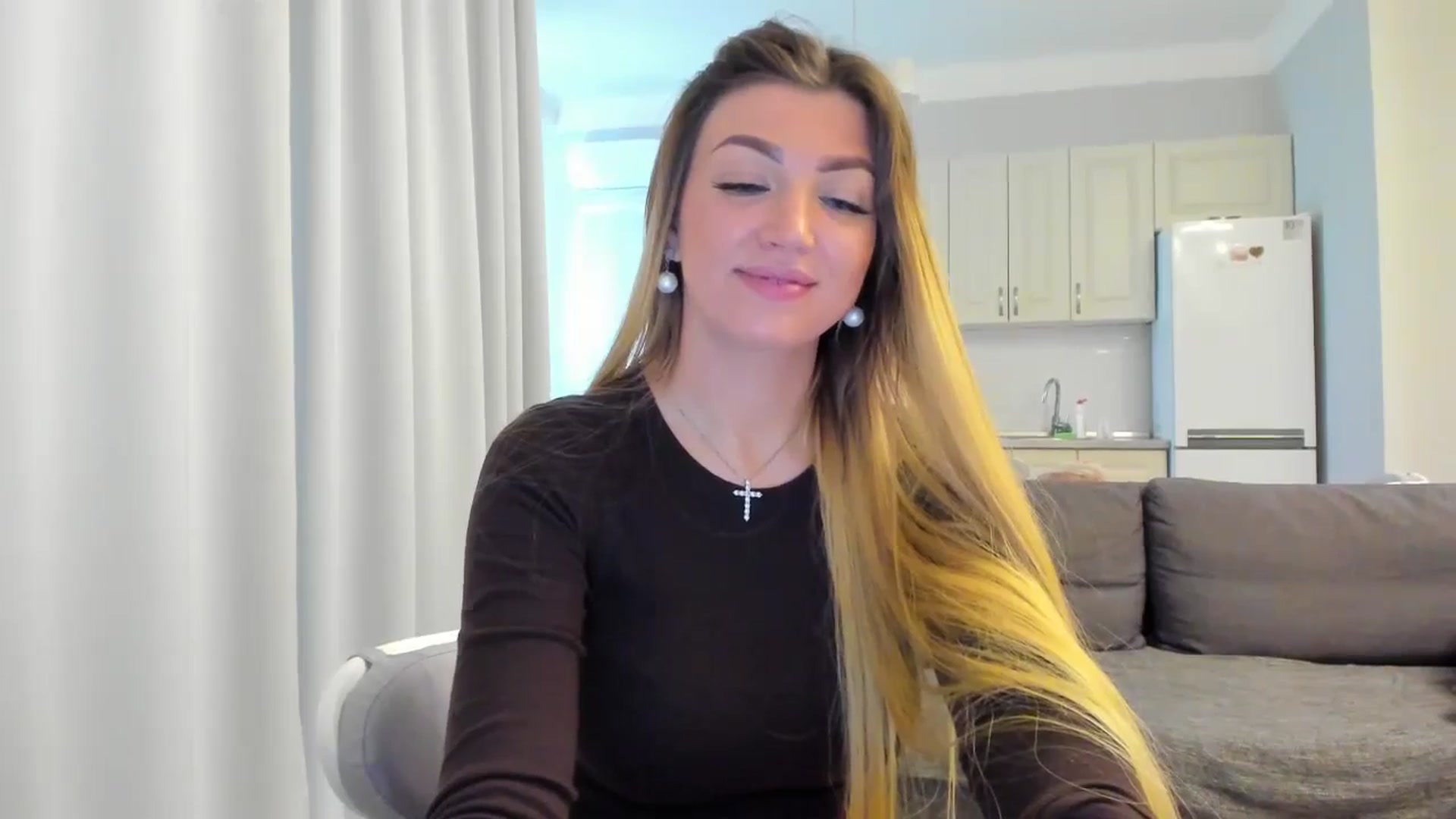 Gallery image thumbnail from FoxElla19's myfreecams stream on, 05/31/2025, 13:00 image 15 of 20