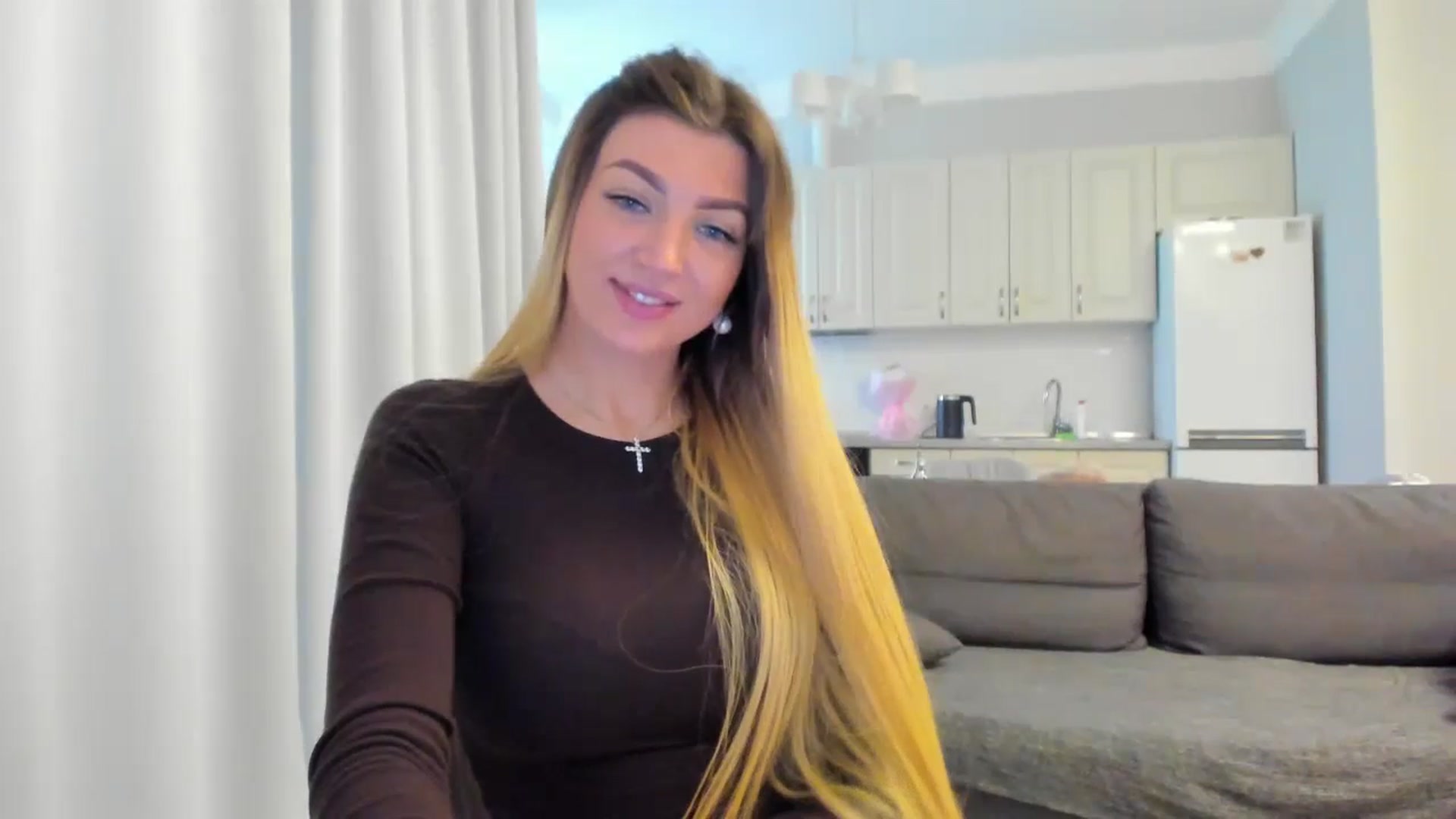 Gallery image thumbnail from FoxElla19's myfreecams stream on, 05/31/2025, 13:00 image 19 of 20