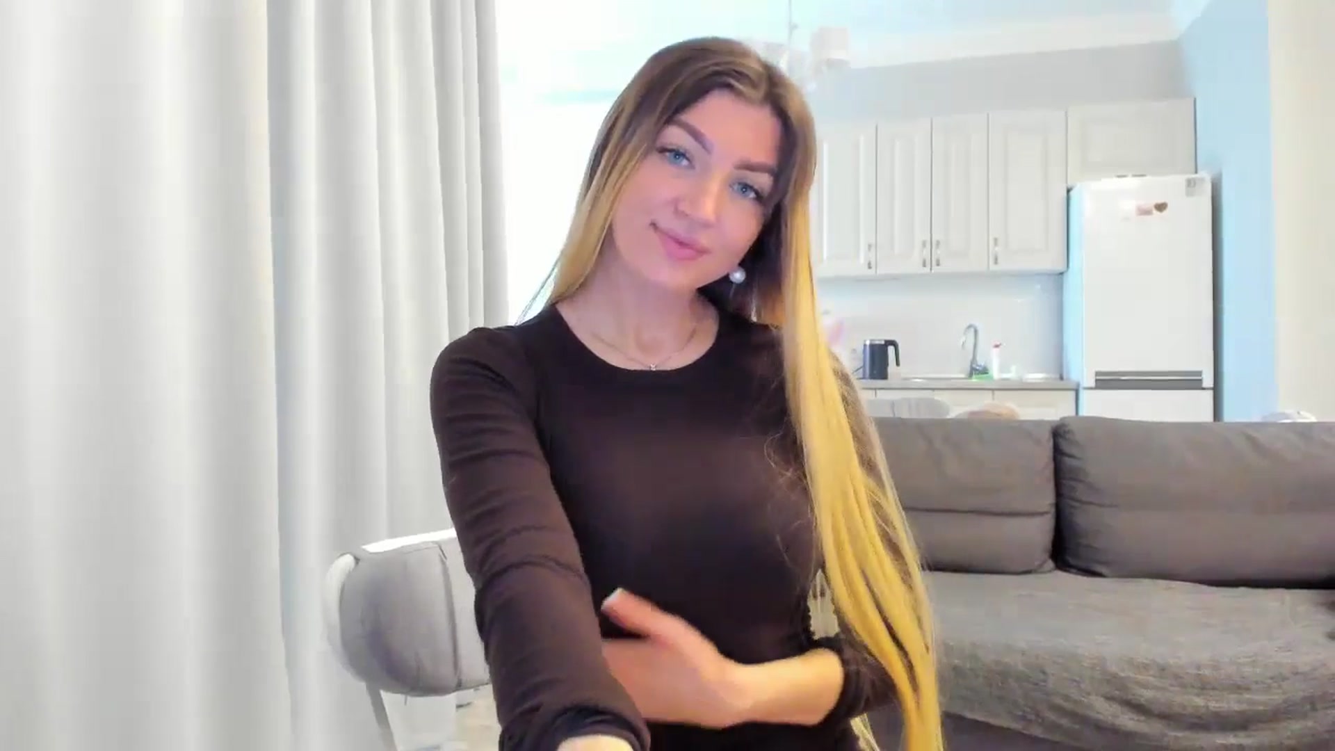 Gallery image thumbnail from FoxElla19's myfreecams stream on, 05/31/2025, 13:00 image 2 of 20
