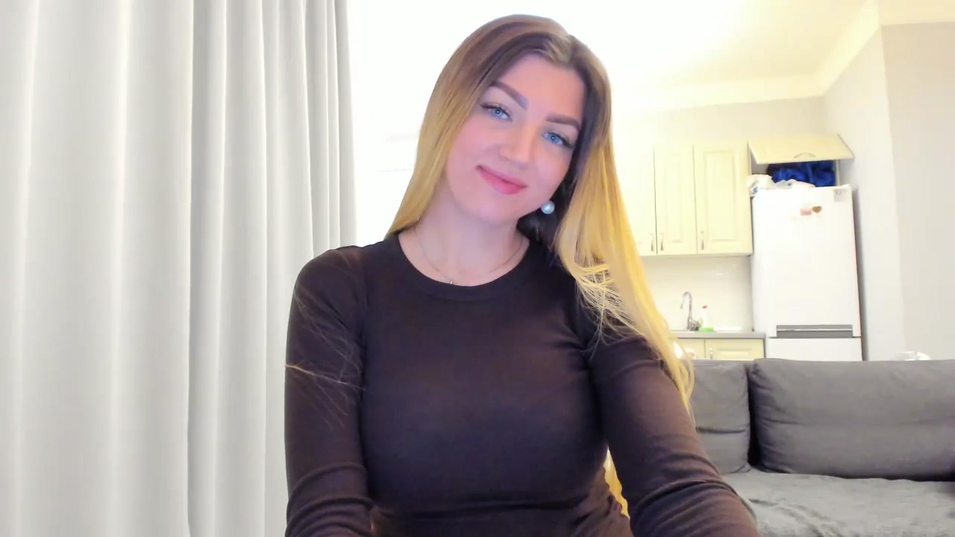 Gallery image thumbnail from FoxElla19's myfreecams stream on, 05/31/2025, 16:49 image 12 of 20
