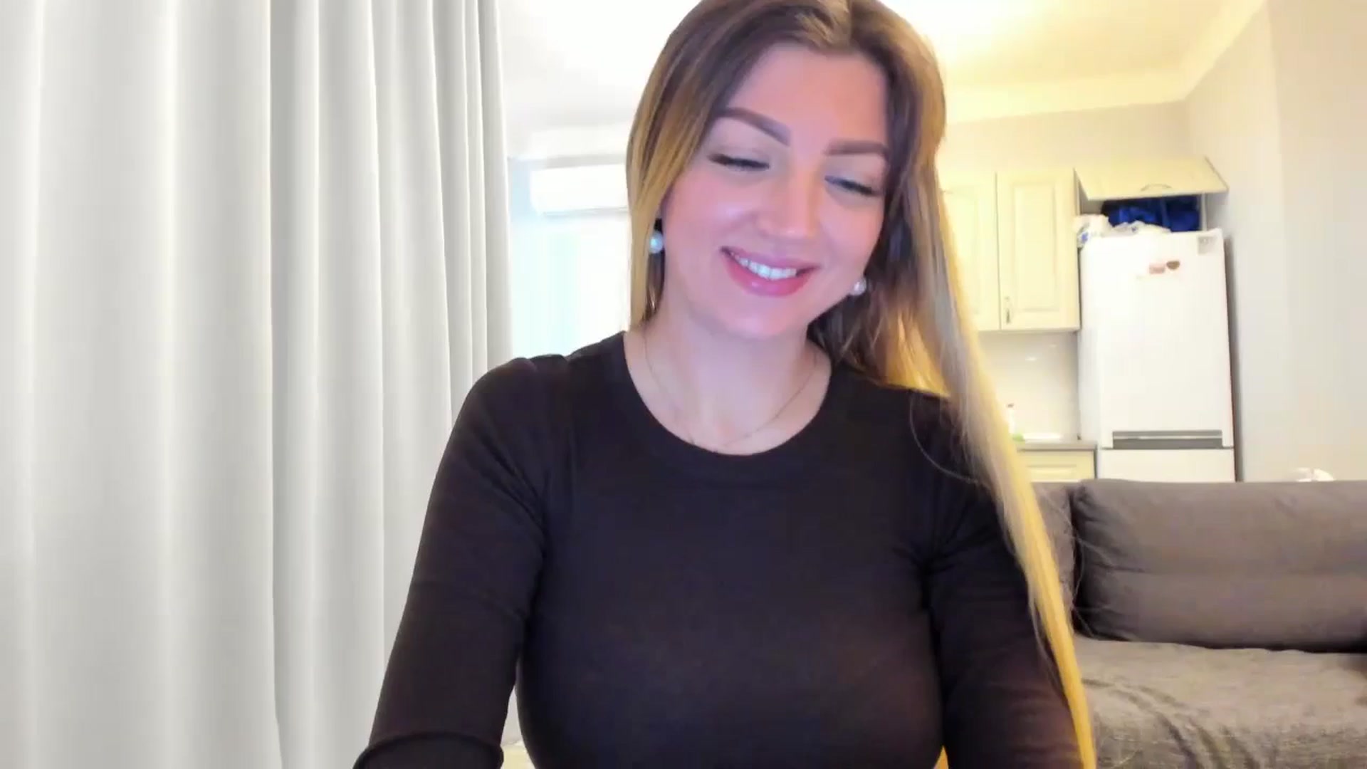 Gallery image thumbnail from FoxElla19's myfreecams stream on, 05/31/2025, 16:49 image 1 of 20