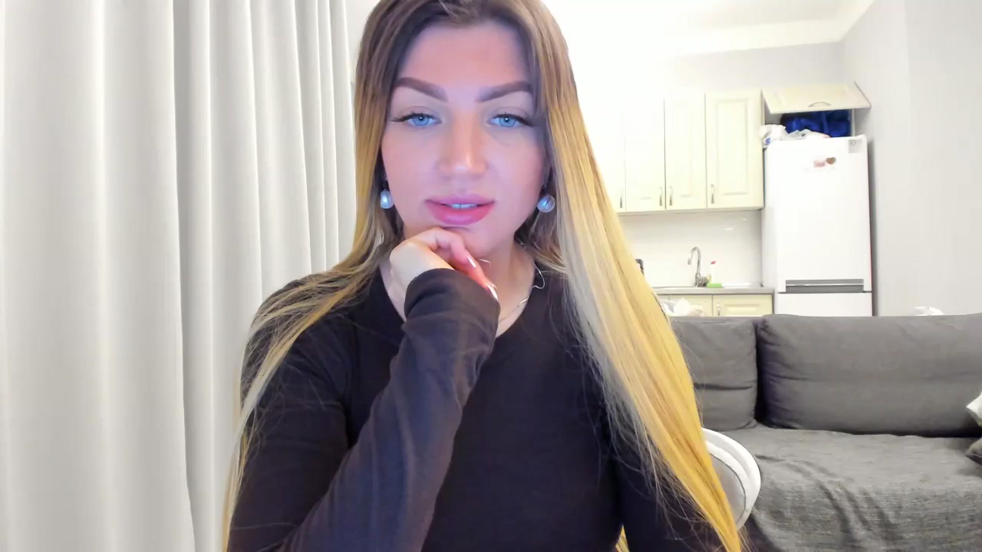 Gallery image thumbnail from FoxElla19's myfreecams stream on, 05/31/2025, 17:29 image 1 of 20