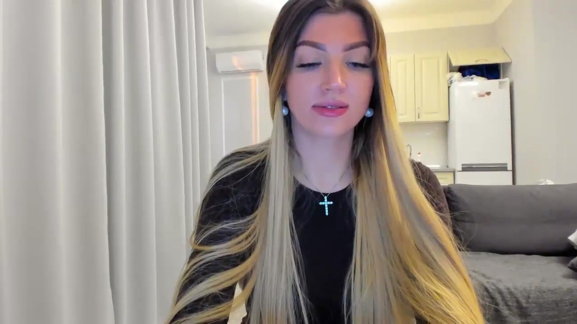 Gallery image thumbnail from FoxElla19's myfreecams stream on, 05/31/2025, 17:29 image 15 of 20