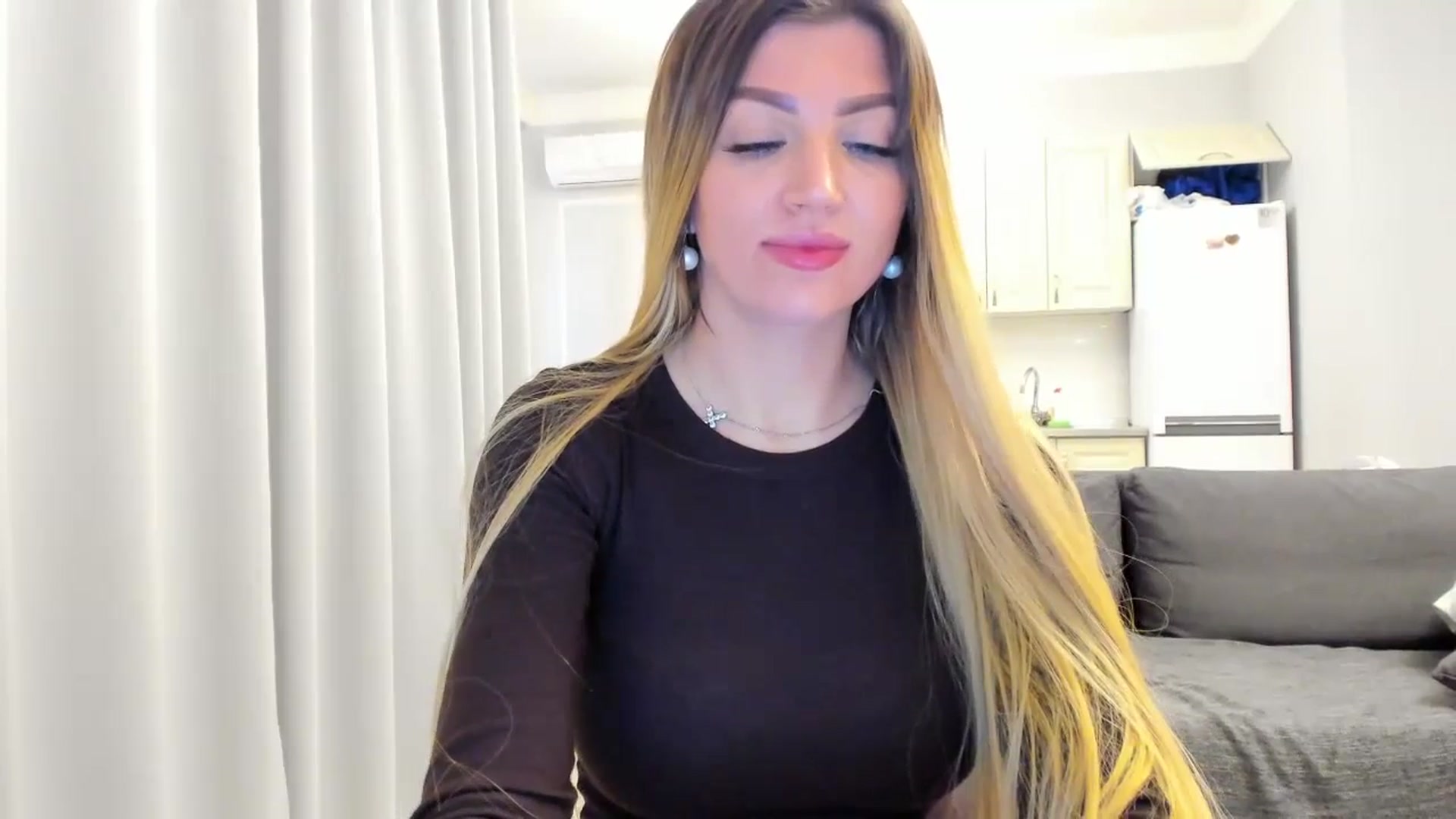Gallery image thumbnail from FoxElla19's myfreecams stream on, 05/31/2025, 17:29 image 2 of 20