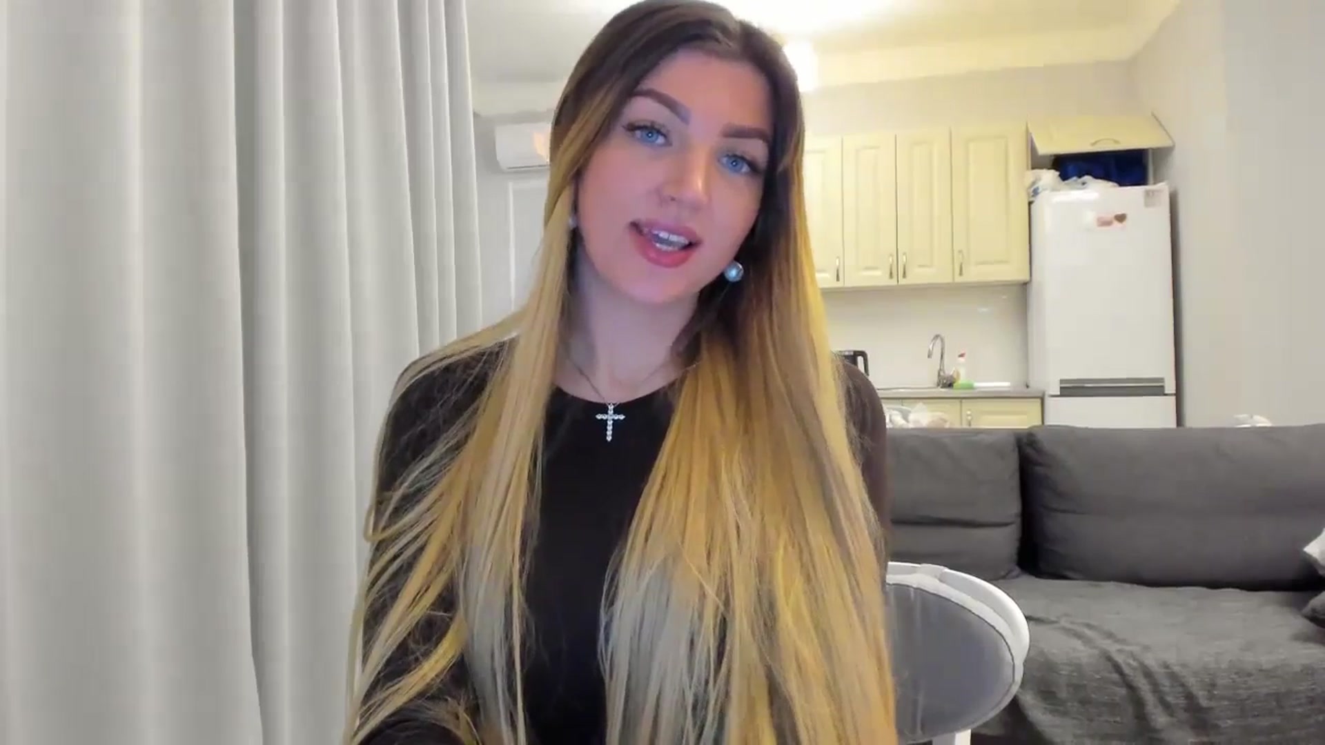 Gallery image thumbnail from FoxElla19's myfreecams stream on, 05/31/2025, 17:29 image 14 of 20