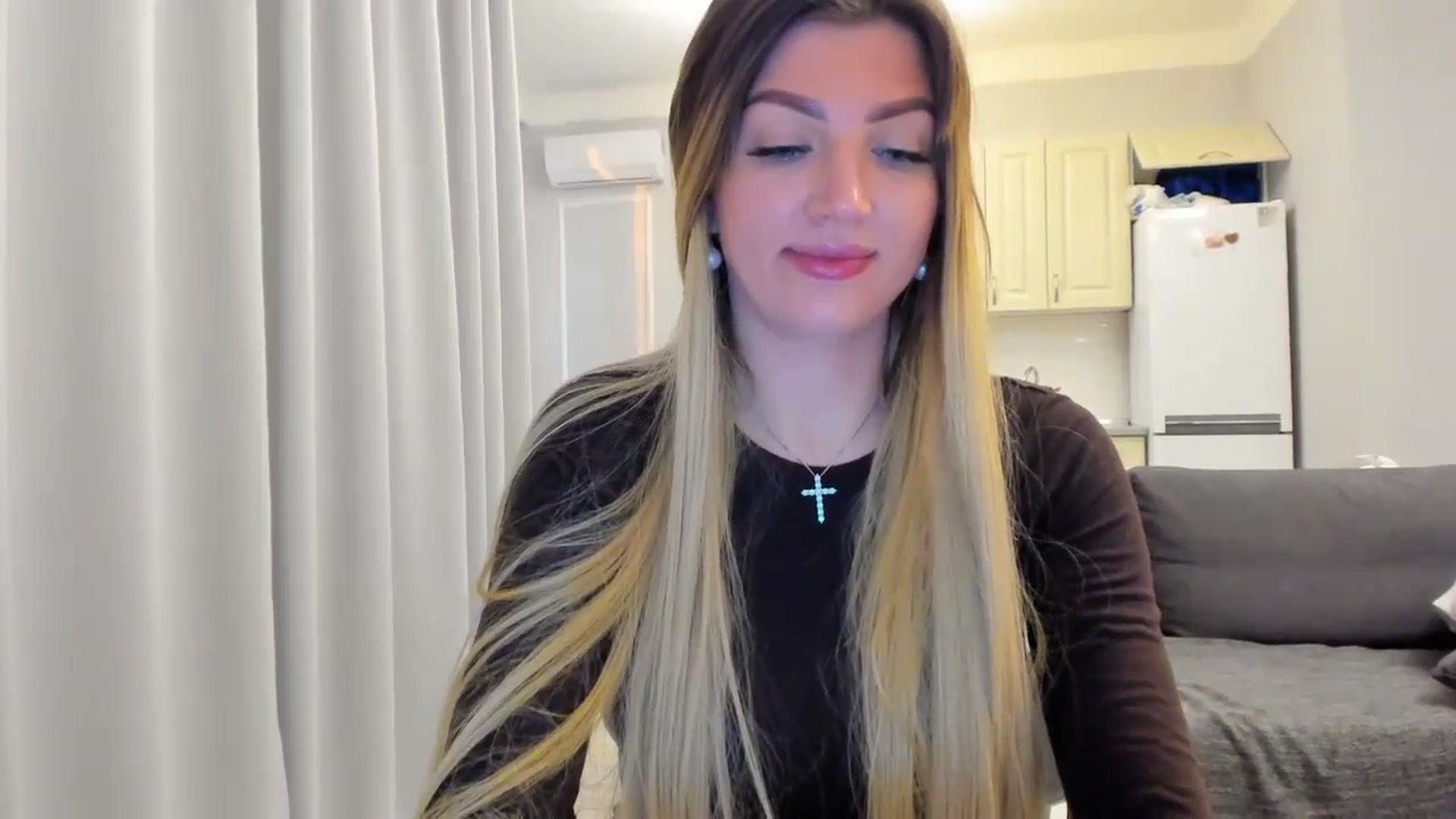 Gallery image thumbnail from FoxElla19's myfreecams stream on, 05/31/2025, 17:29 image 13 of 20