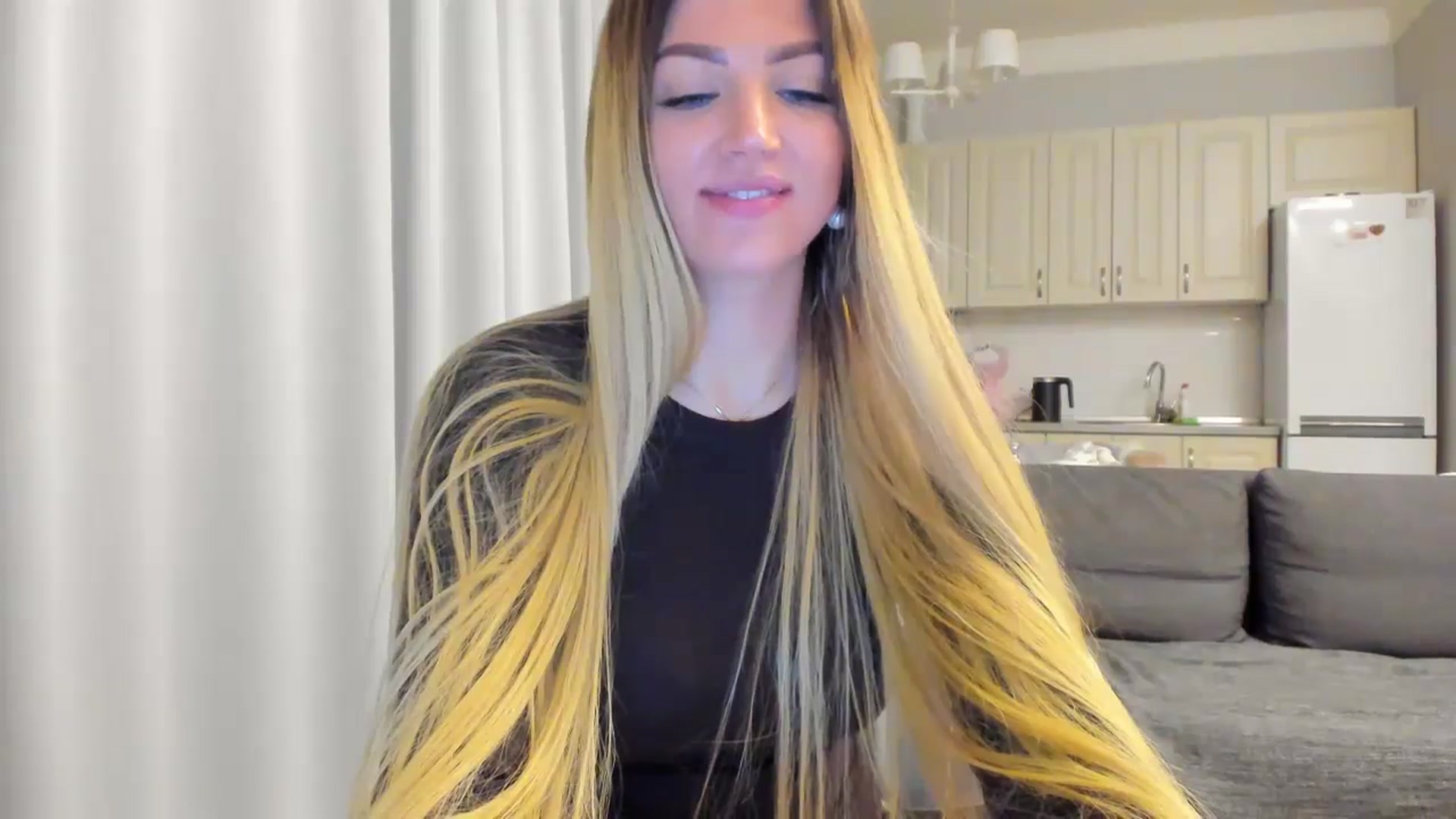 Gallery image thumbnail from FoxElla19's myfreecams stream on, 05/31/2025, 19:49 image 18 of 20